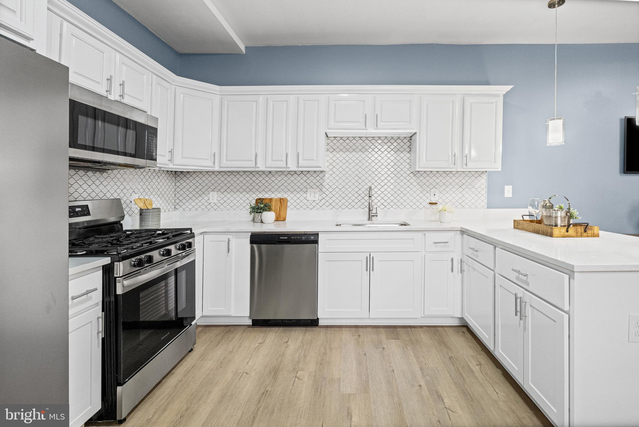 ELLWOOD PARK - Residential