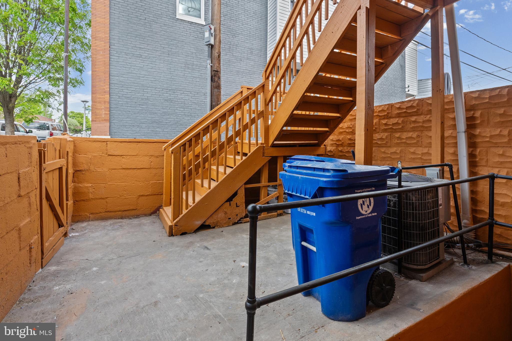 ELLWOOD PARK - Residential