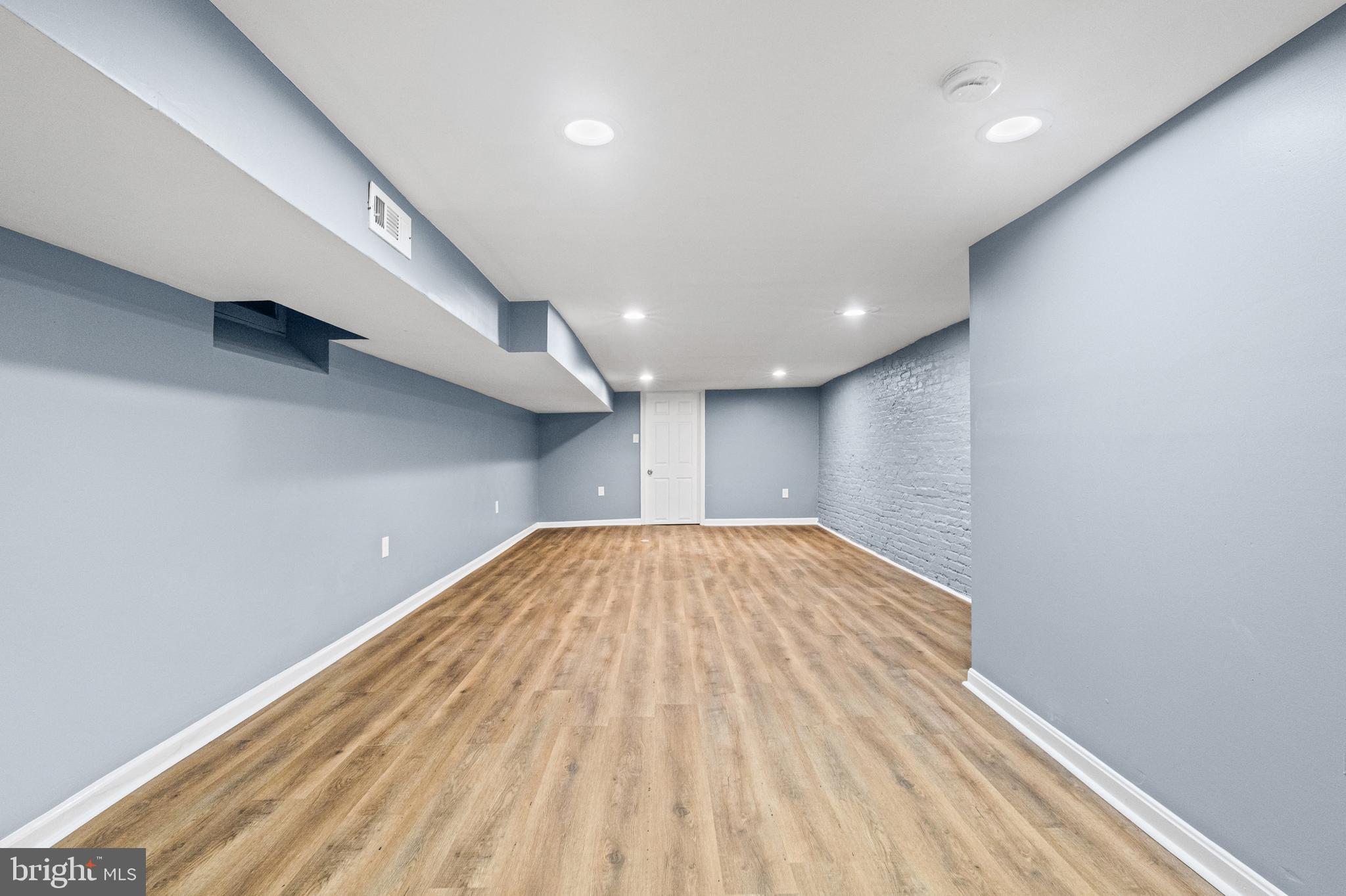 ELLWOOD PARK - Residential