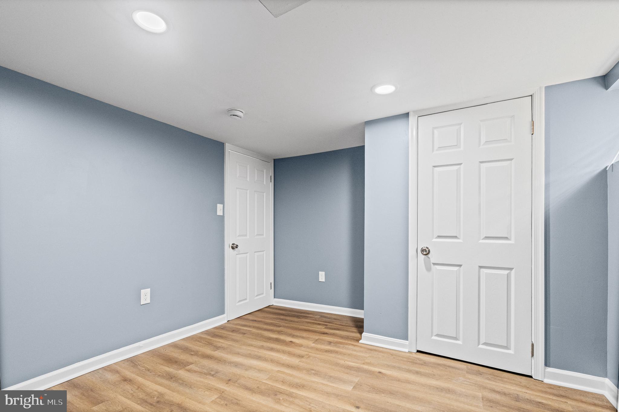 ELLWOOD PARK - Residential