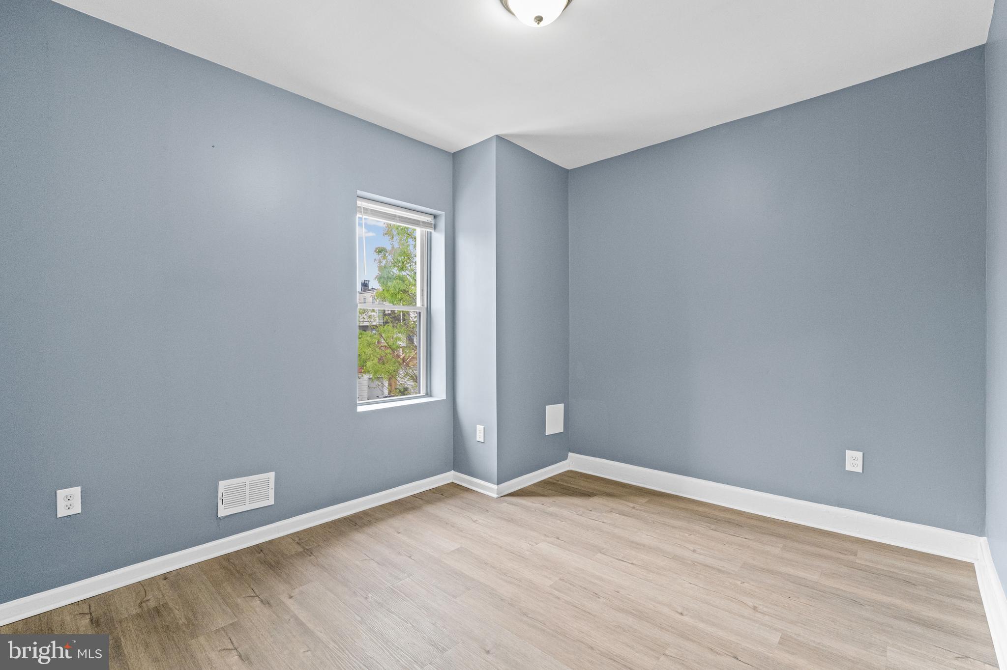 ELLWOOD PARK - Residential