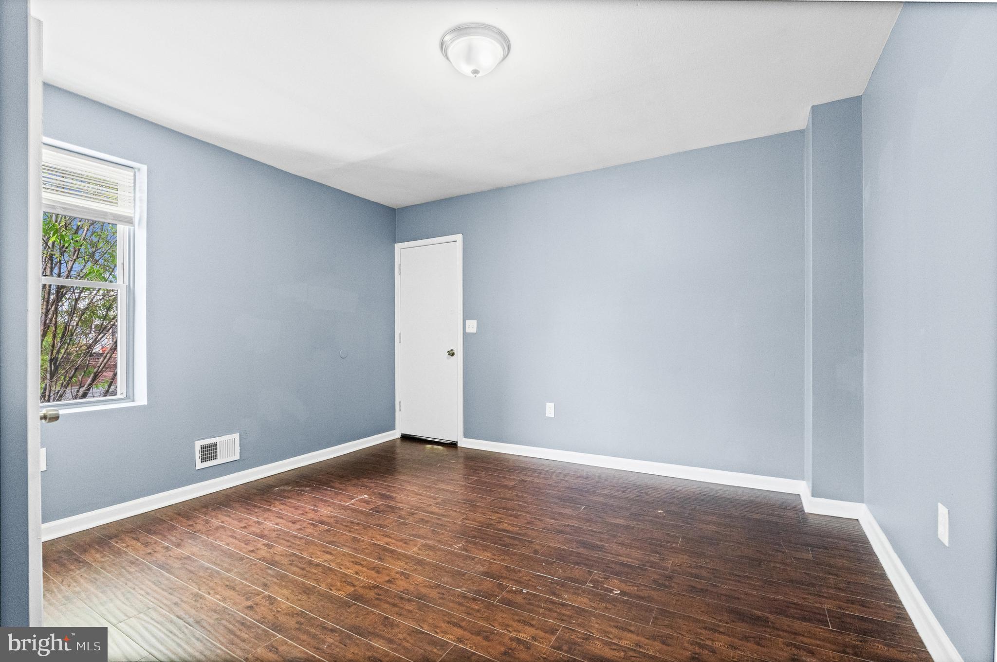 ELLWOOD PARK - Residential