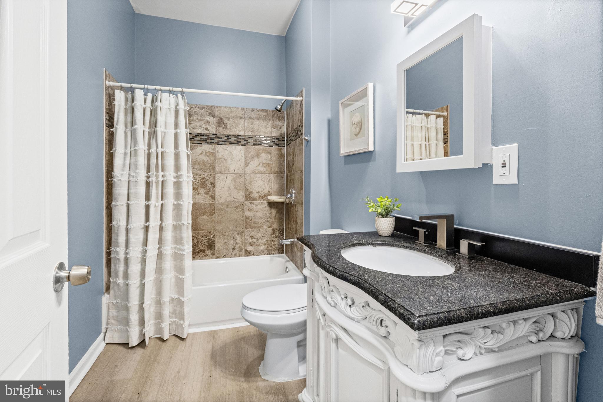 ELLWOOD PARK - Residential