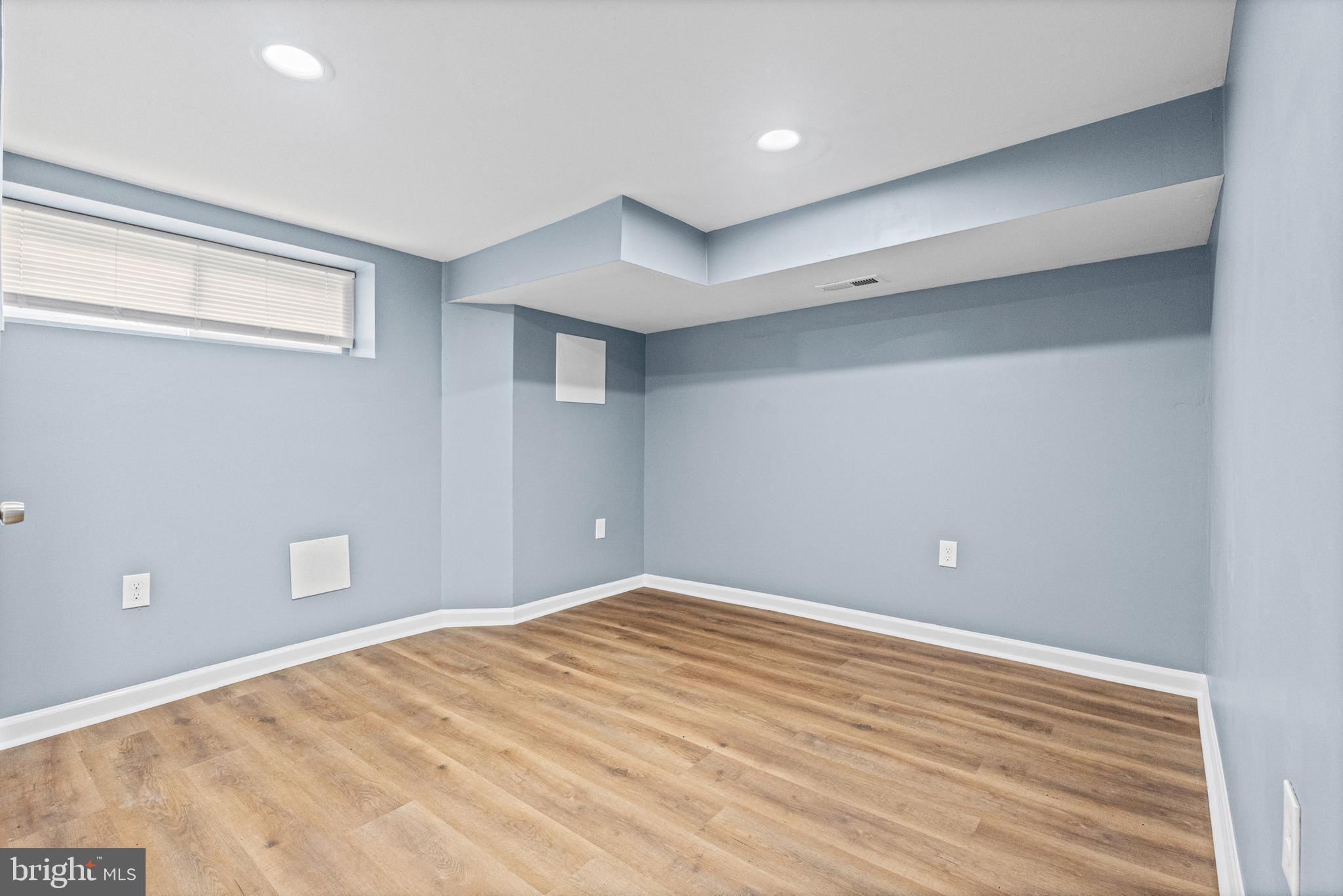 ELLWOOD PARK - Residential