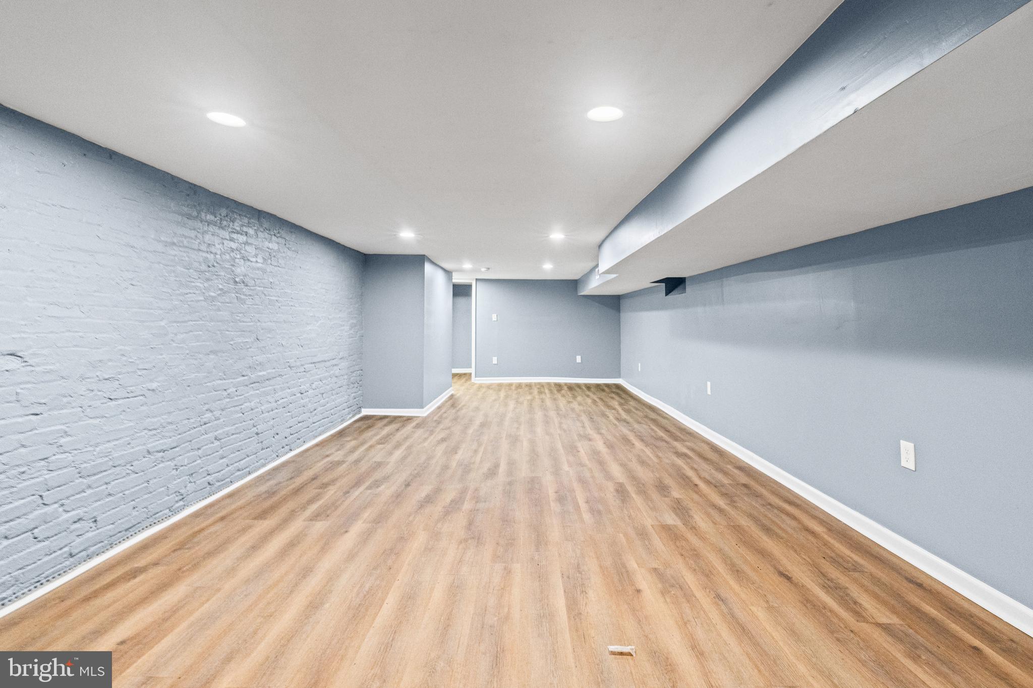 ELLWOOD PARK - Residential