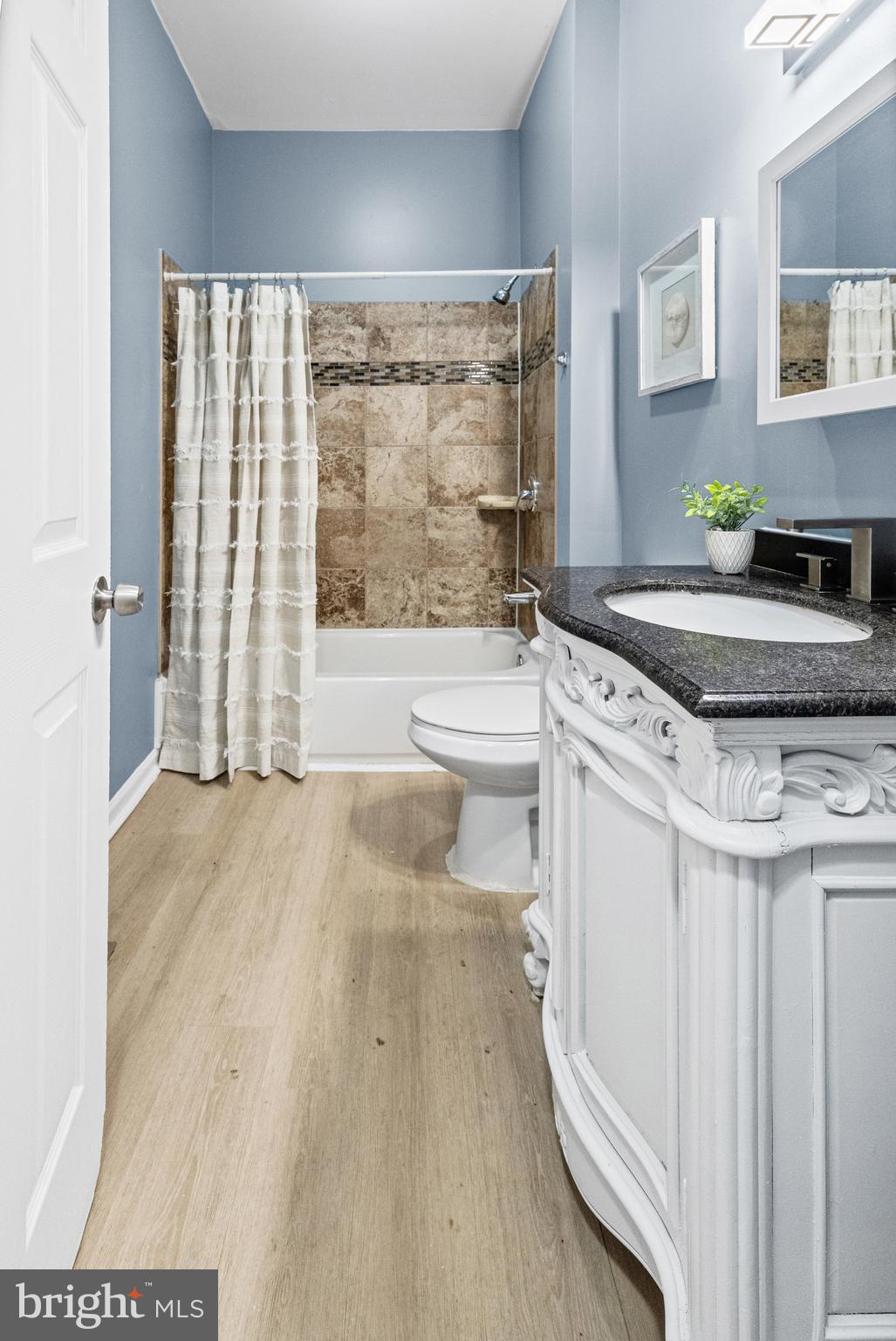 ELLWOOD PARK - Residential