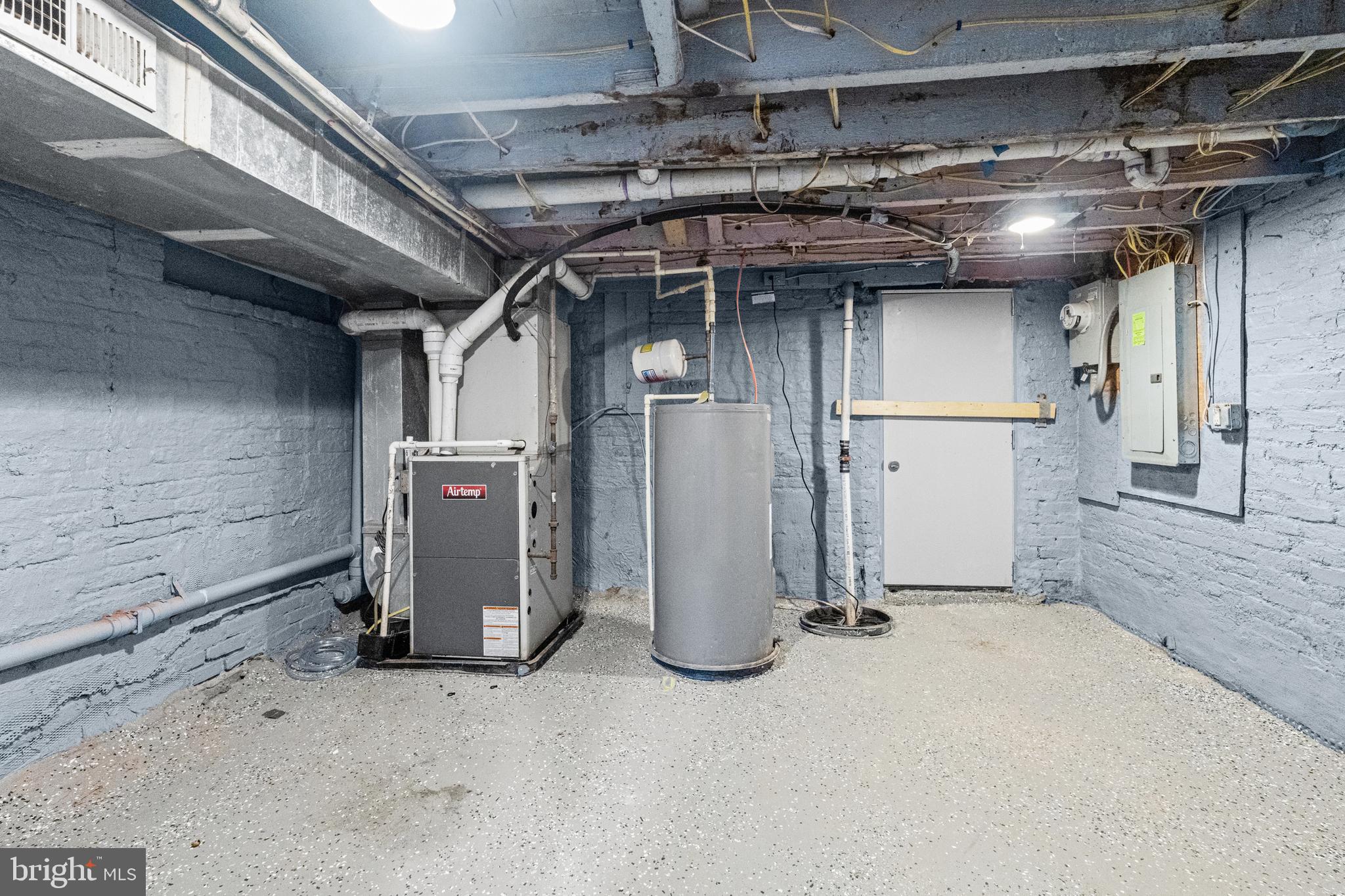 ELLWOOD PARK - Residential