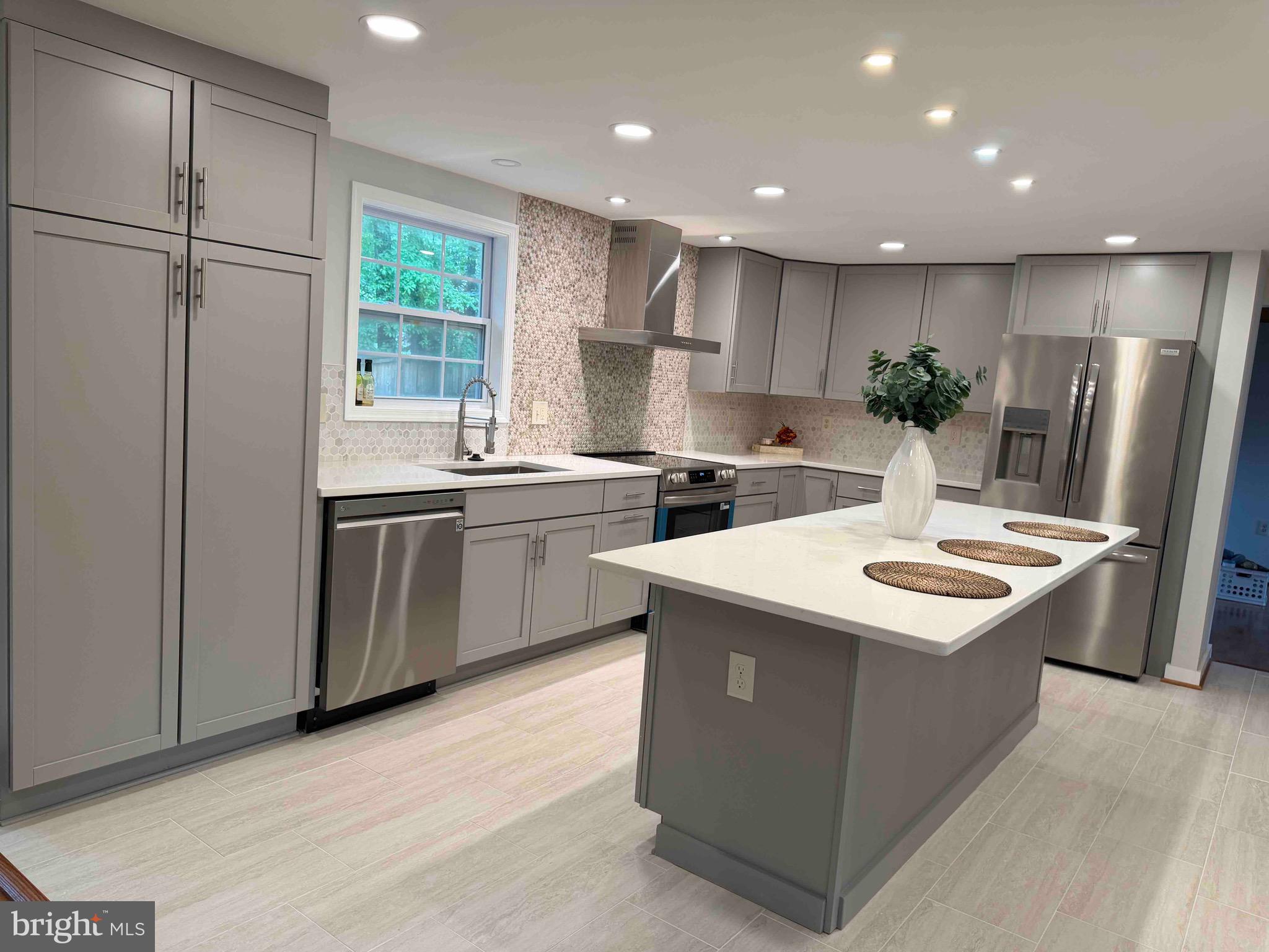 RESTON - Residential