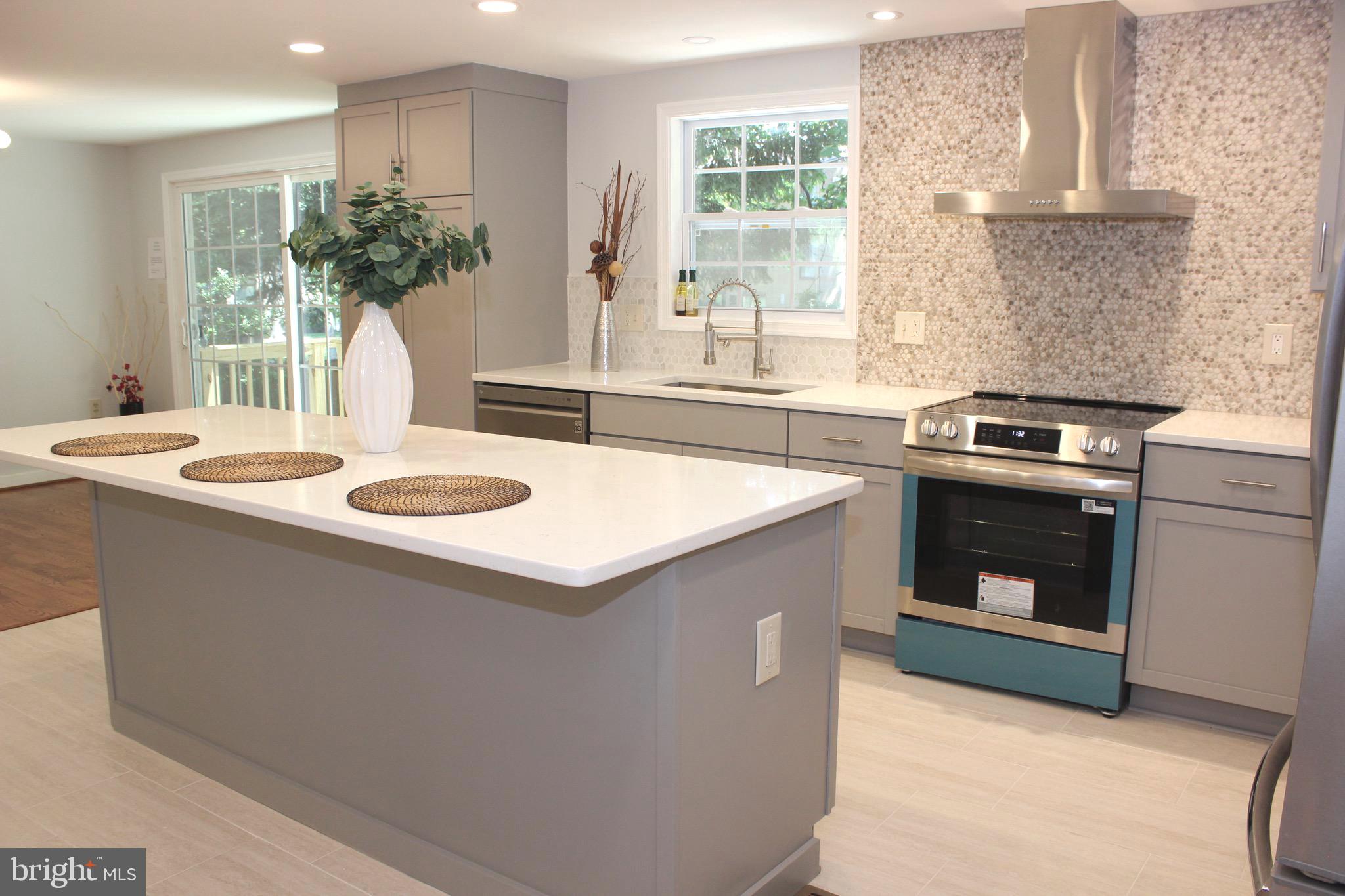 2283 DOSINIA COURT