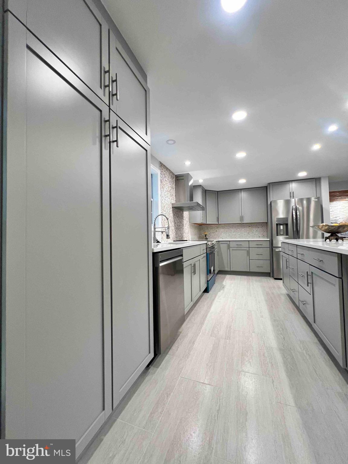 RESTON - Residential