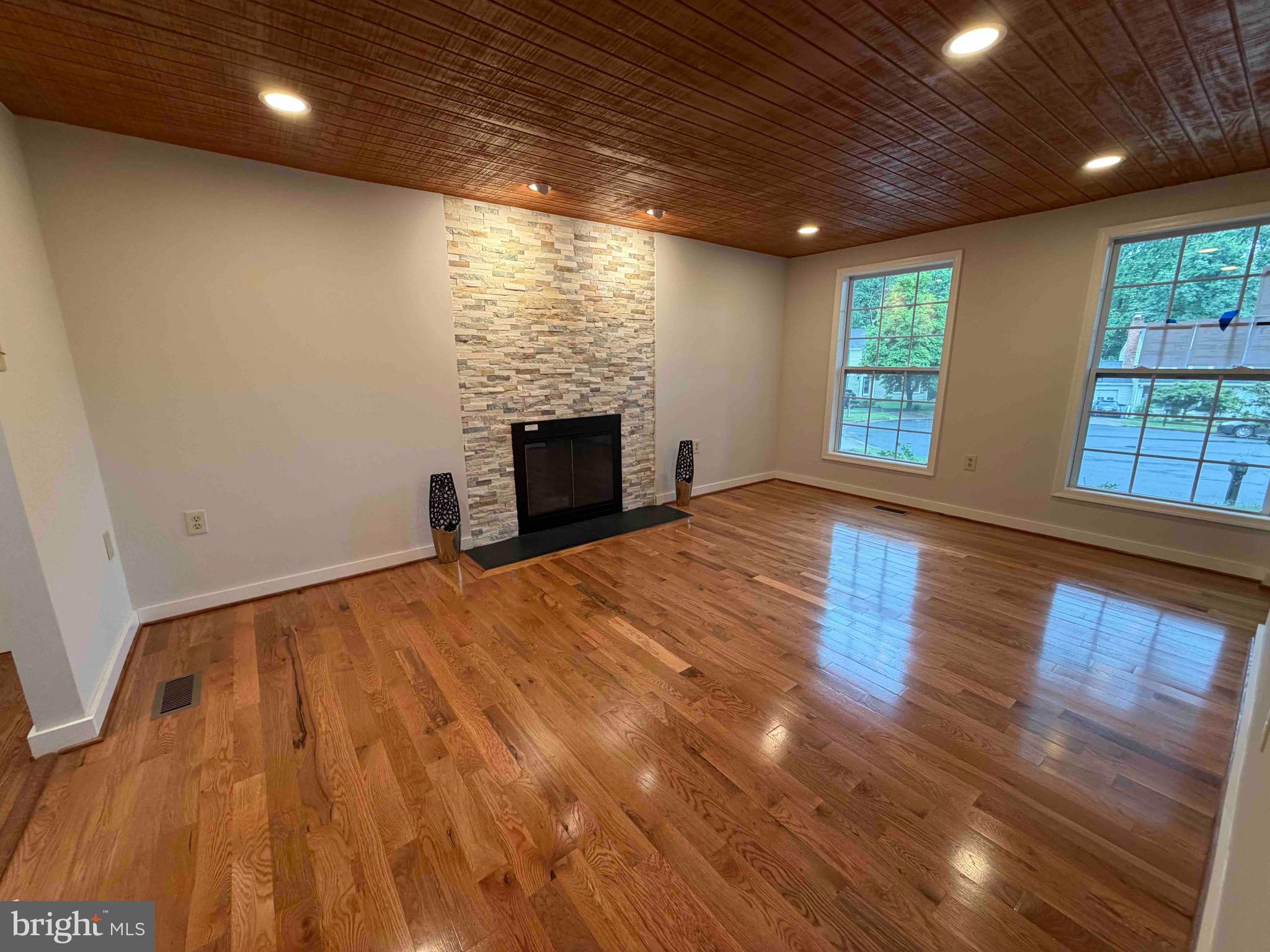 RESTON - Residential