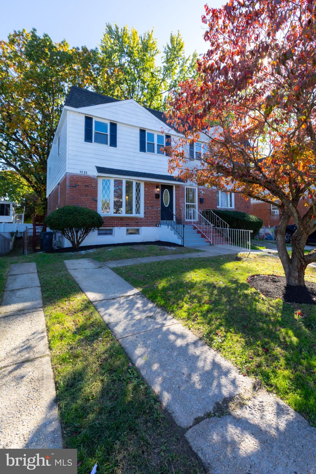 1221 LINDEN AVENUE