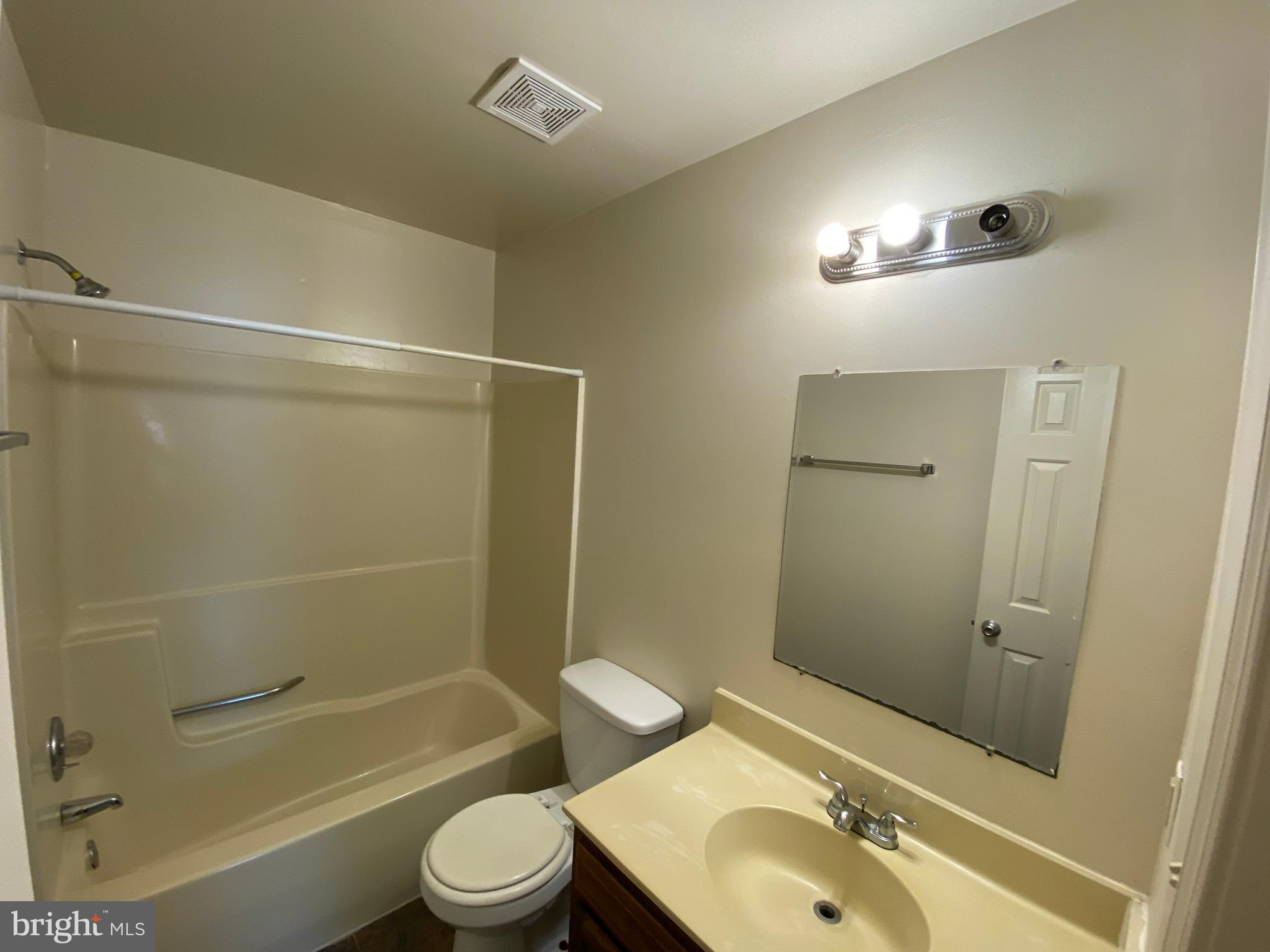 LAKE LAND OR - Residential Lease