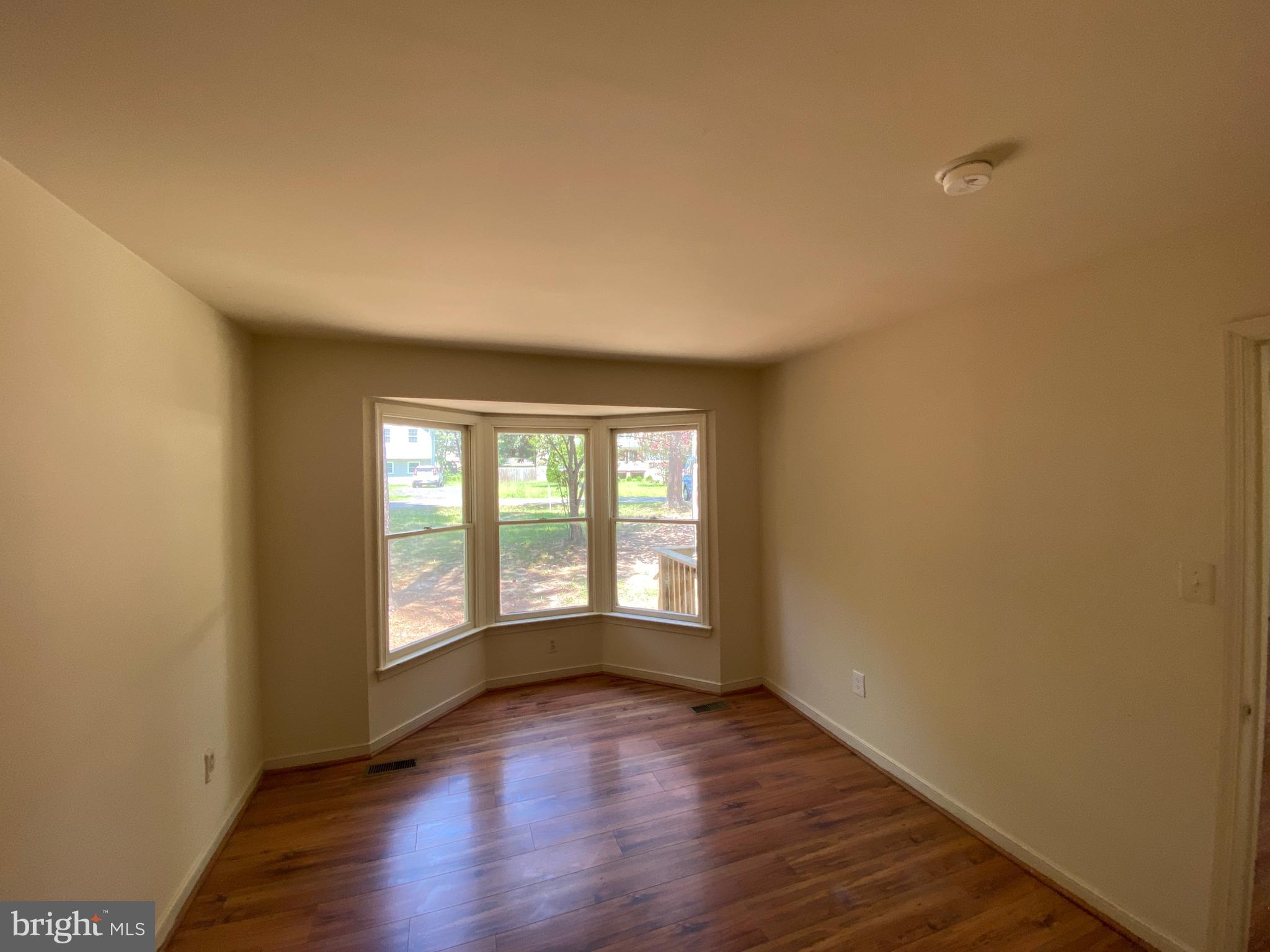 LAKE LAND OR - Residential Lease