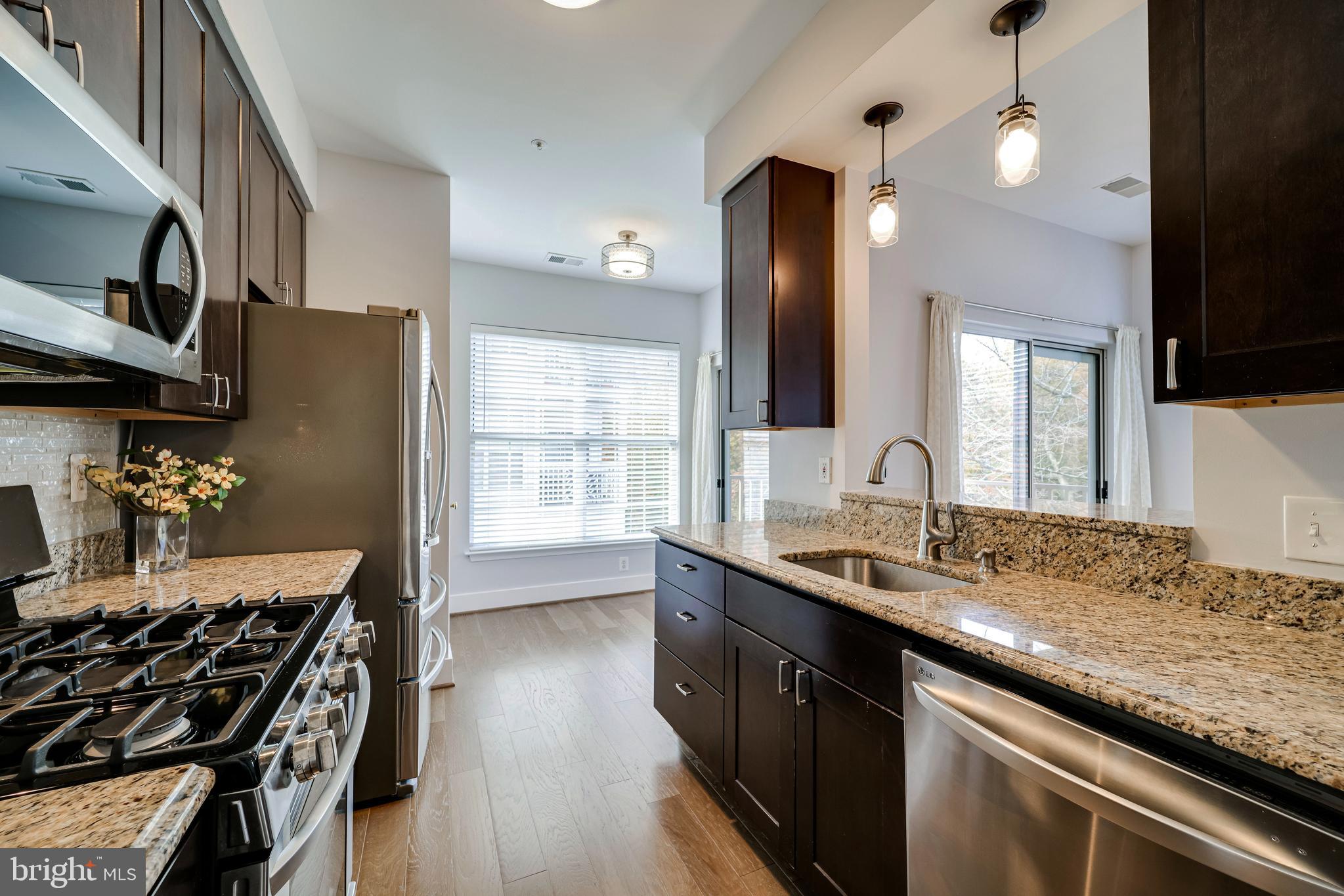 FOUNDERS WALK - Residential