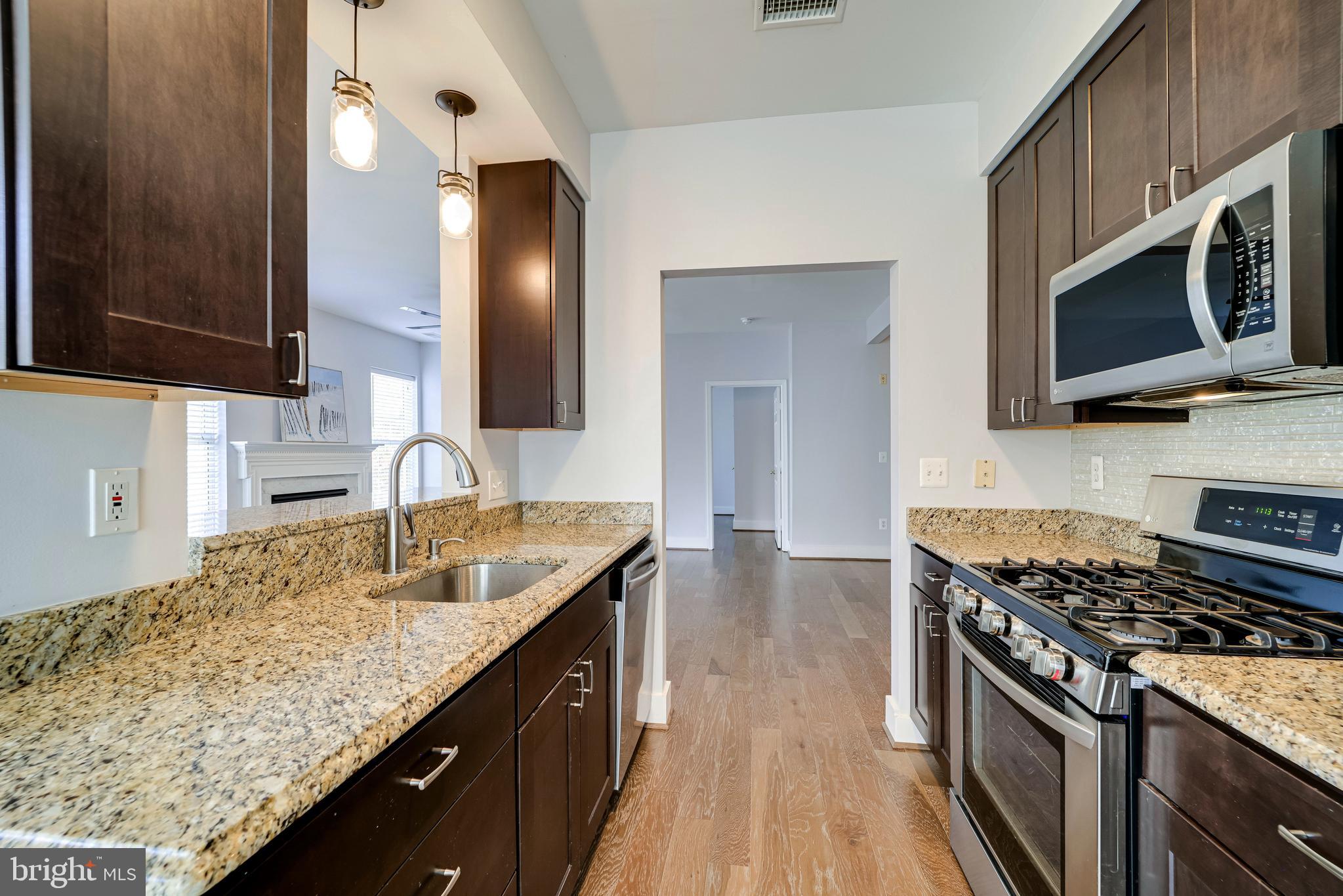 FOUNDERS WALK - Residential