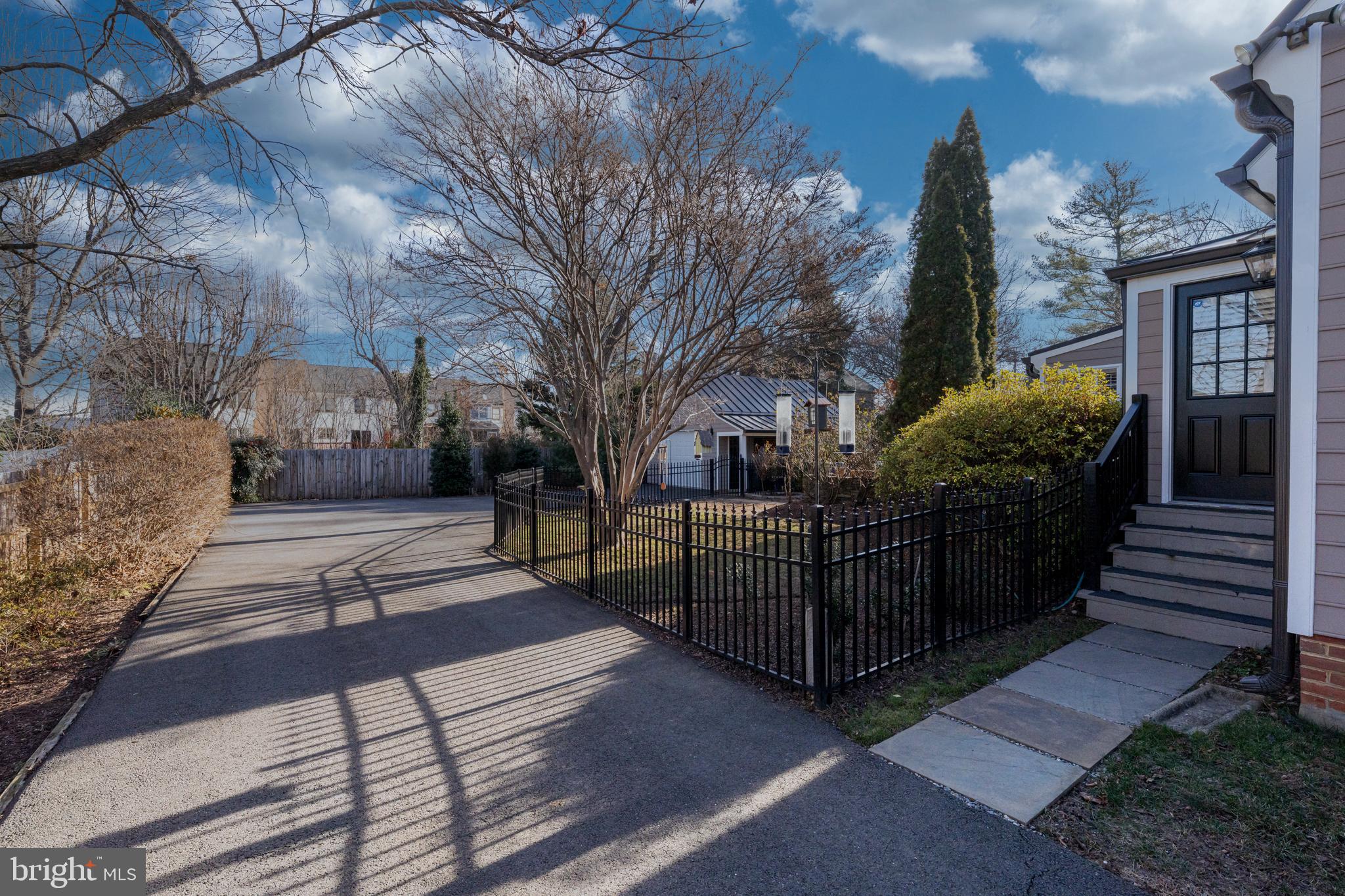 VILLAGE HAMLET - Residential