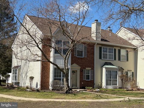 Photo of 40 Townsend Court, FRANKLIN PARK, NJ 08823 (MLS # NJSO2005398)