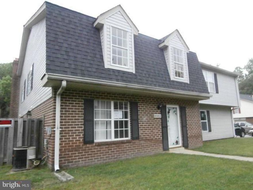 Spacious 2  level end unit in Bannister Neighborhood. Huge living room and sliders off dining room to rear yard. Galley kitchen has lots of cabinet space.  One car garage with some storage room. Powder room on main level. Upper levels oftfers master bedroom wit master bath and 2 other bedrooms with generous closet space. Agent this is a HUD for sale .Please view doc's on this MLS for details.