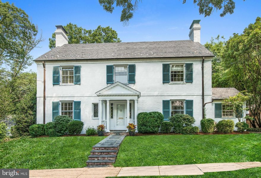 Ultimately sophisticated & charming sun-filled home on quiet cul-de-sac. Four beautifully renovated levels, open & spacious flr plan that allows for large scale entertaining,  DR w/built-in corner cabinets. Library w/fpl, bookshelves & paneled walls. State-of-the-art custom Kitchen. Sprawling backyard, wide pegged hardwd flrs, crown moldings, gorgeous tastefully renovated bathrooms & much more!