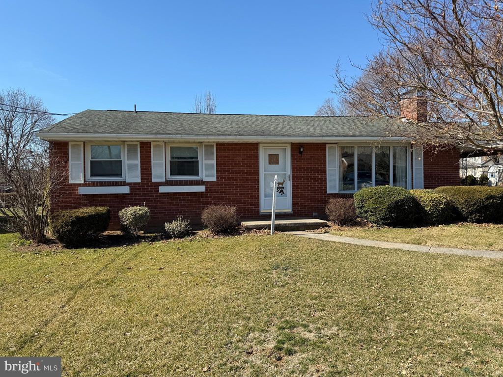 Photo of 207 Pine Dr, FAYETTEVILLE, PA 17222 (MLS # PAFL2033138)