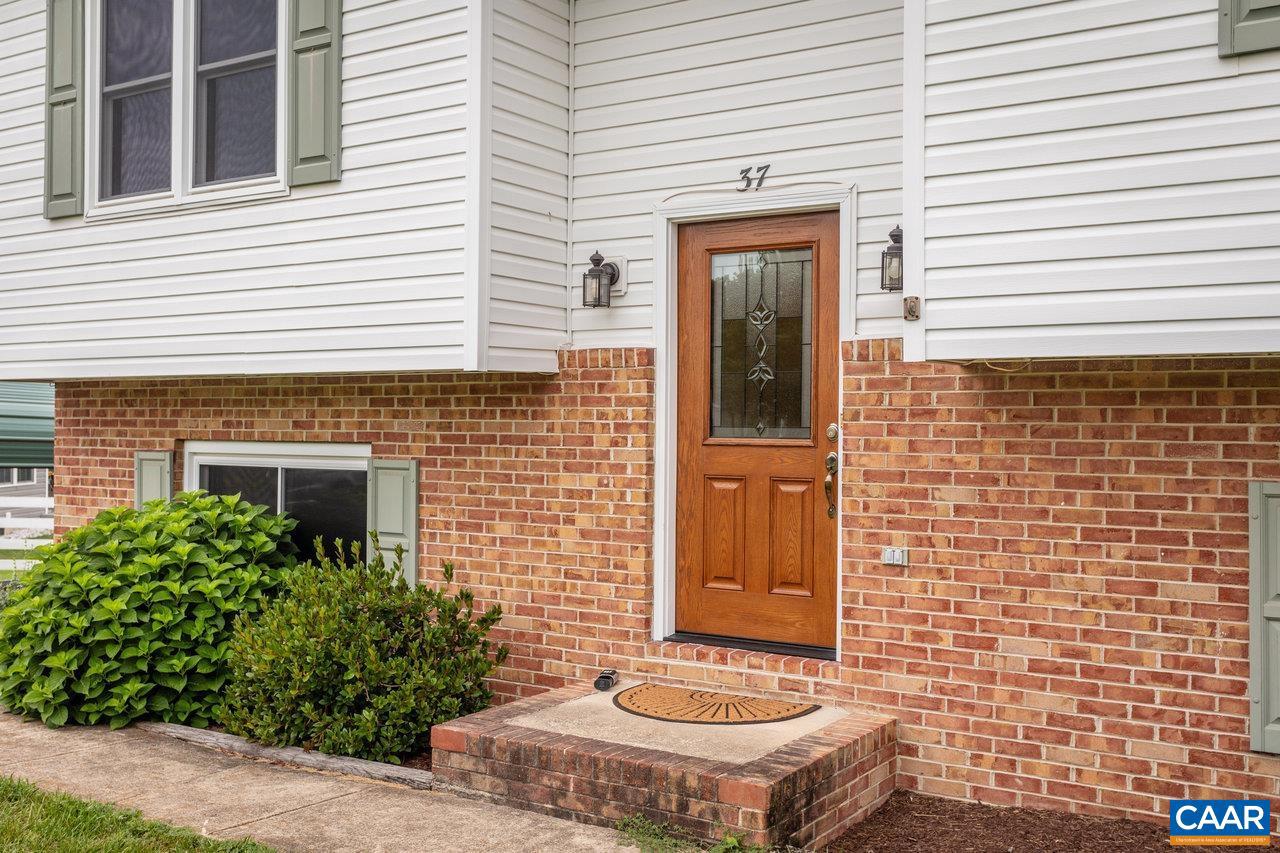 37 AUBURN DR