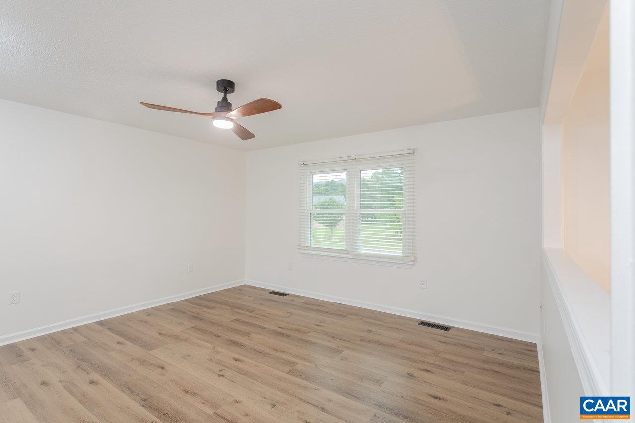 37 AUBURN DR