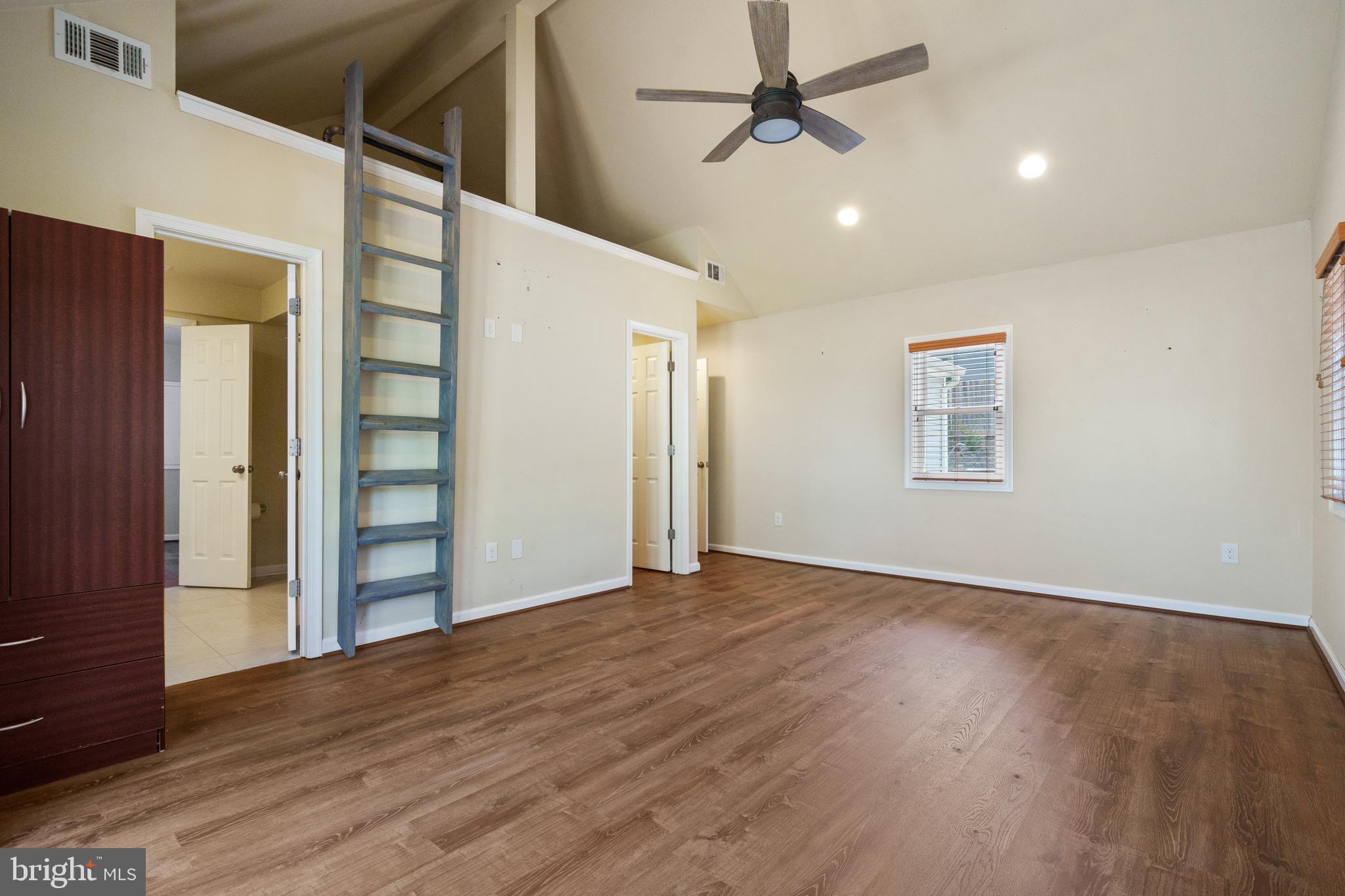 WINDSOR ESTATES - Residential