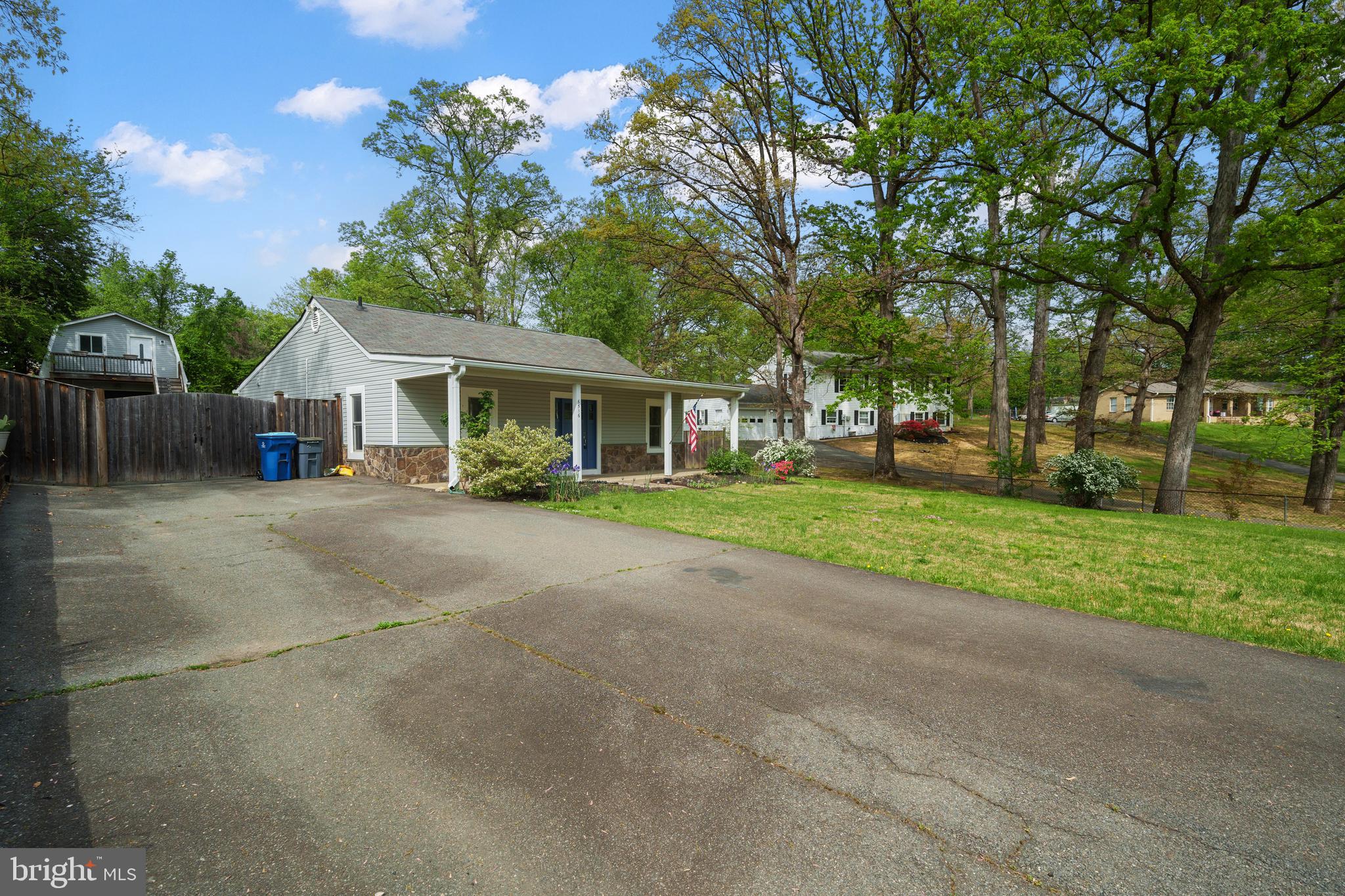 WINDSOR ESTATES - Residential