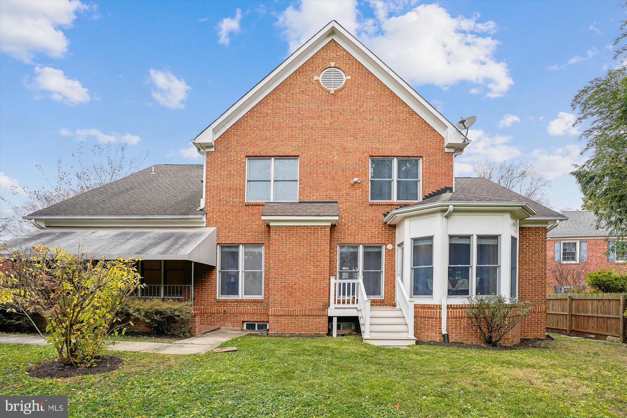 ENGLISH VILLAGE - Residential