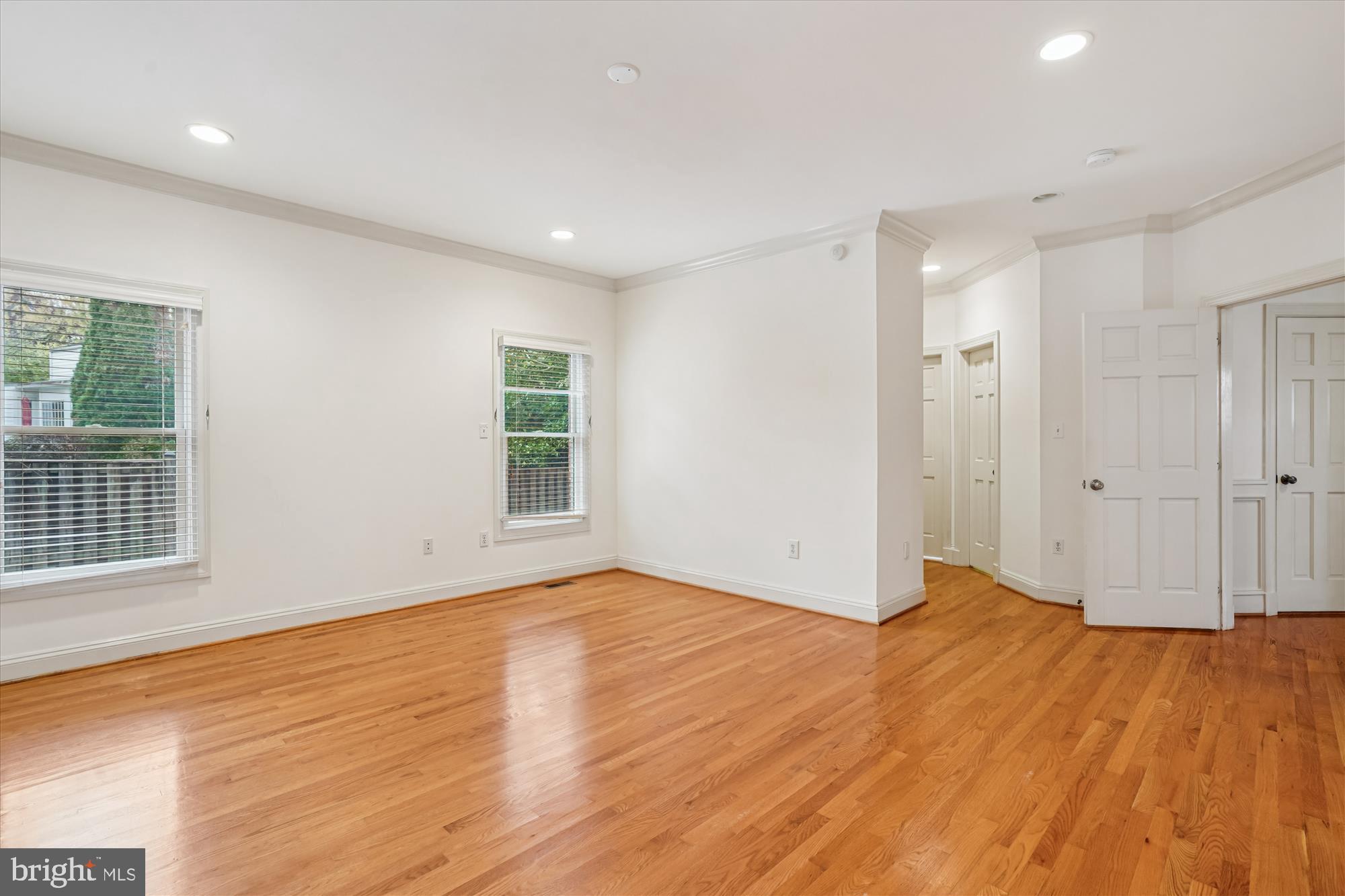 ENGLISH VILLAGE - Residential