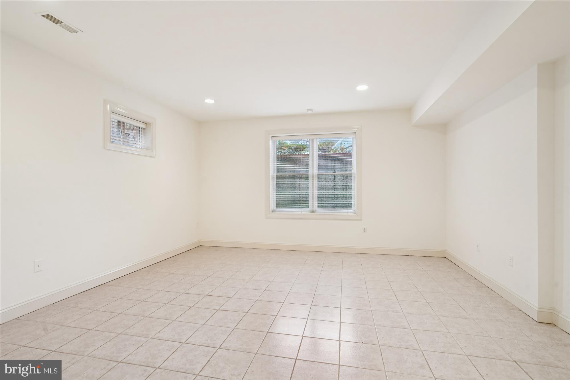 ENGLISH VILLAGE - Residential