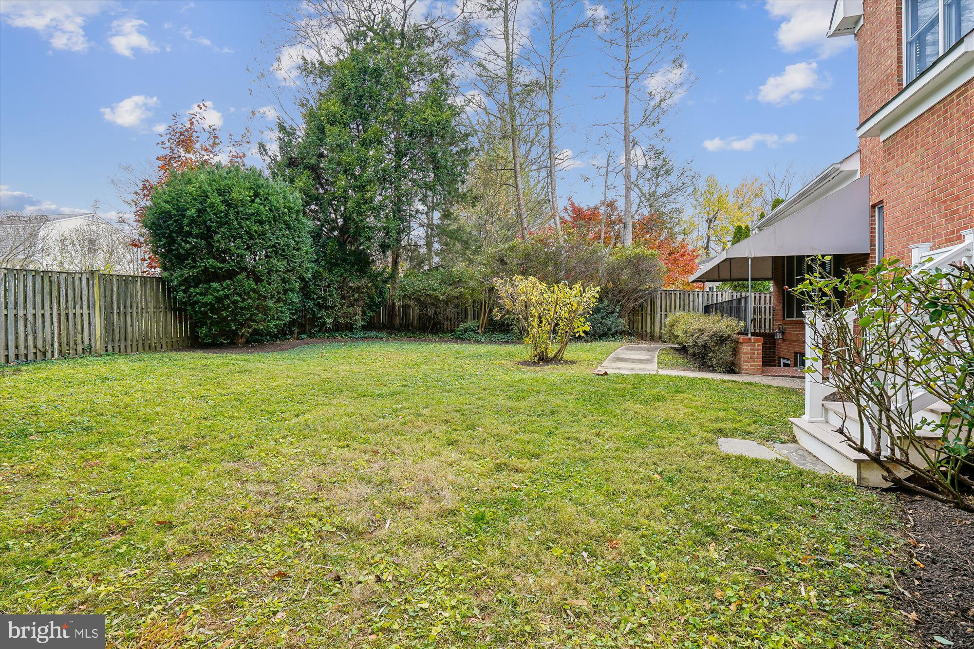 ENGLISH VILLAGE - Residential