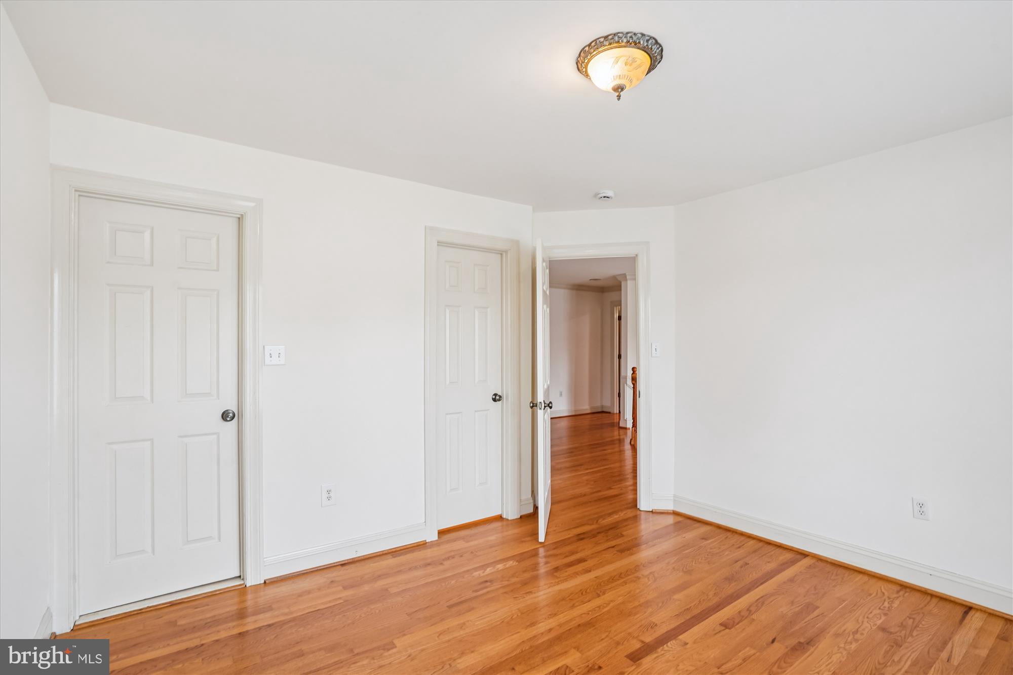 ENGLISH VILLAGE - Residential