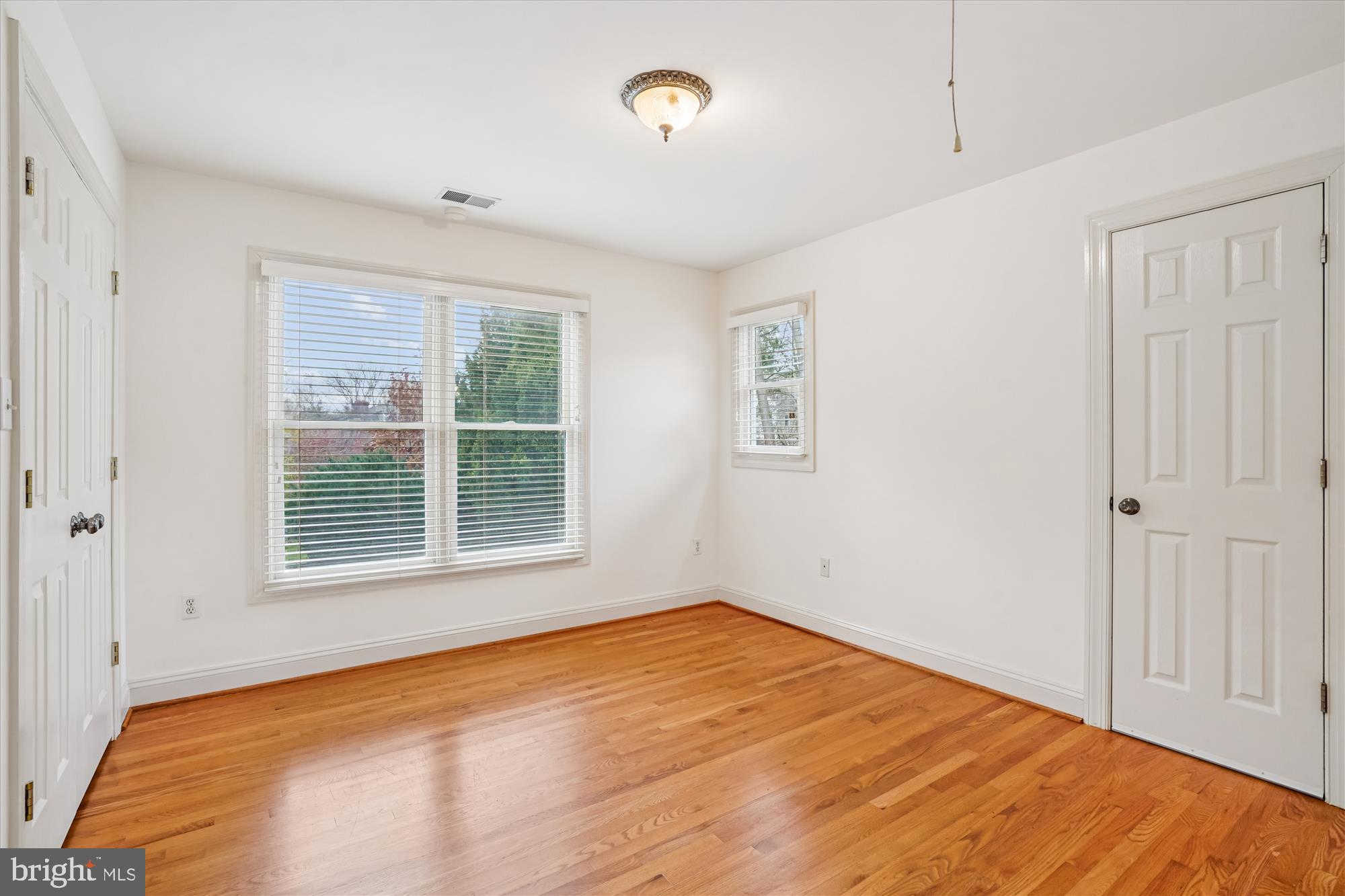 ENGLISH VILLAGE - Residential