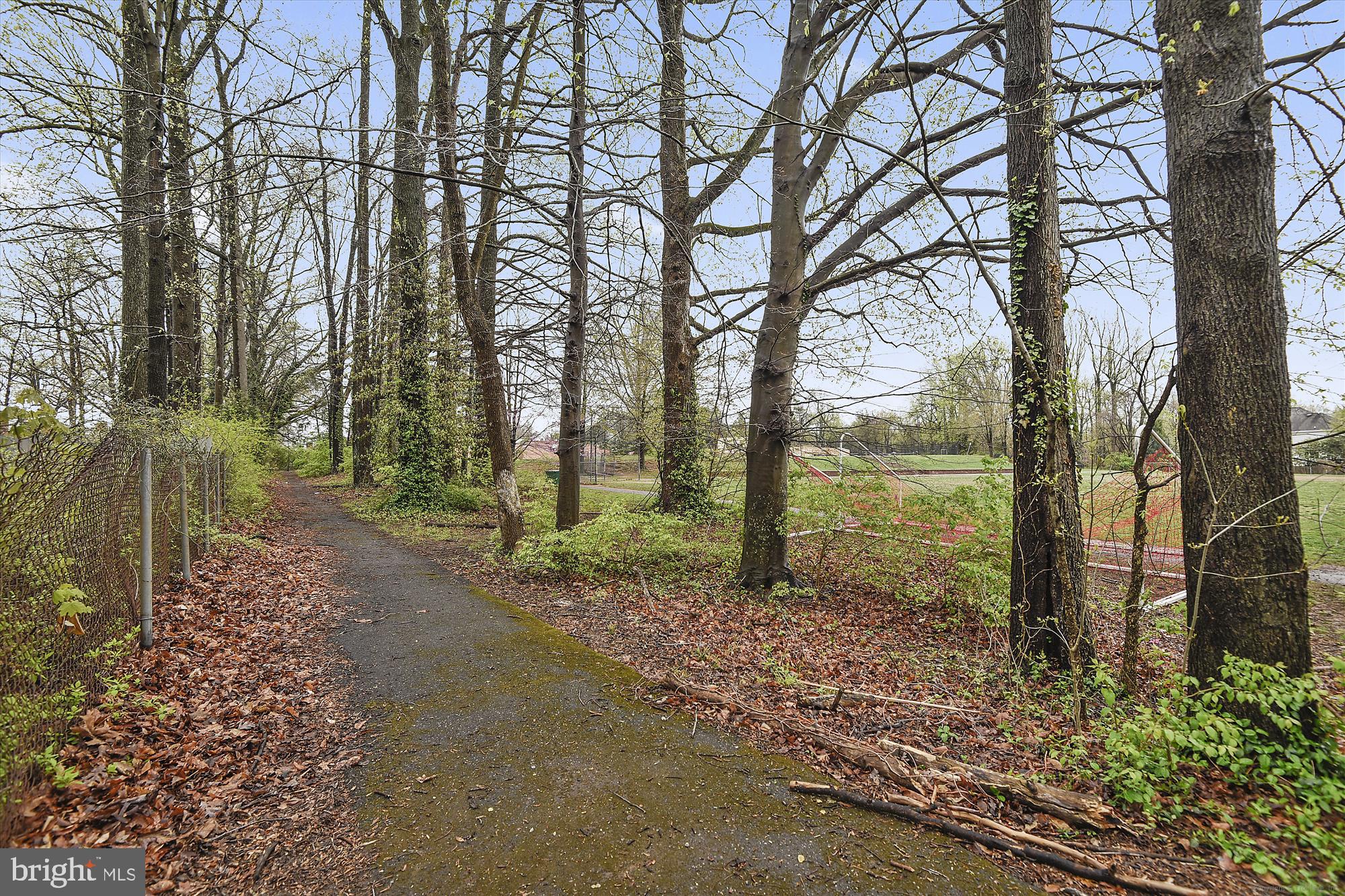 ENGLISH VILLAGE - Residential