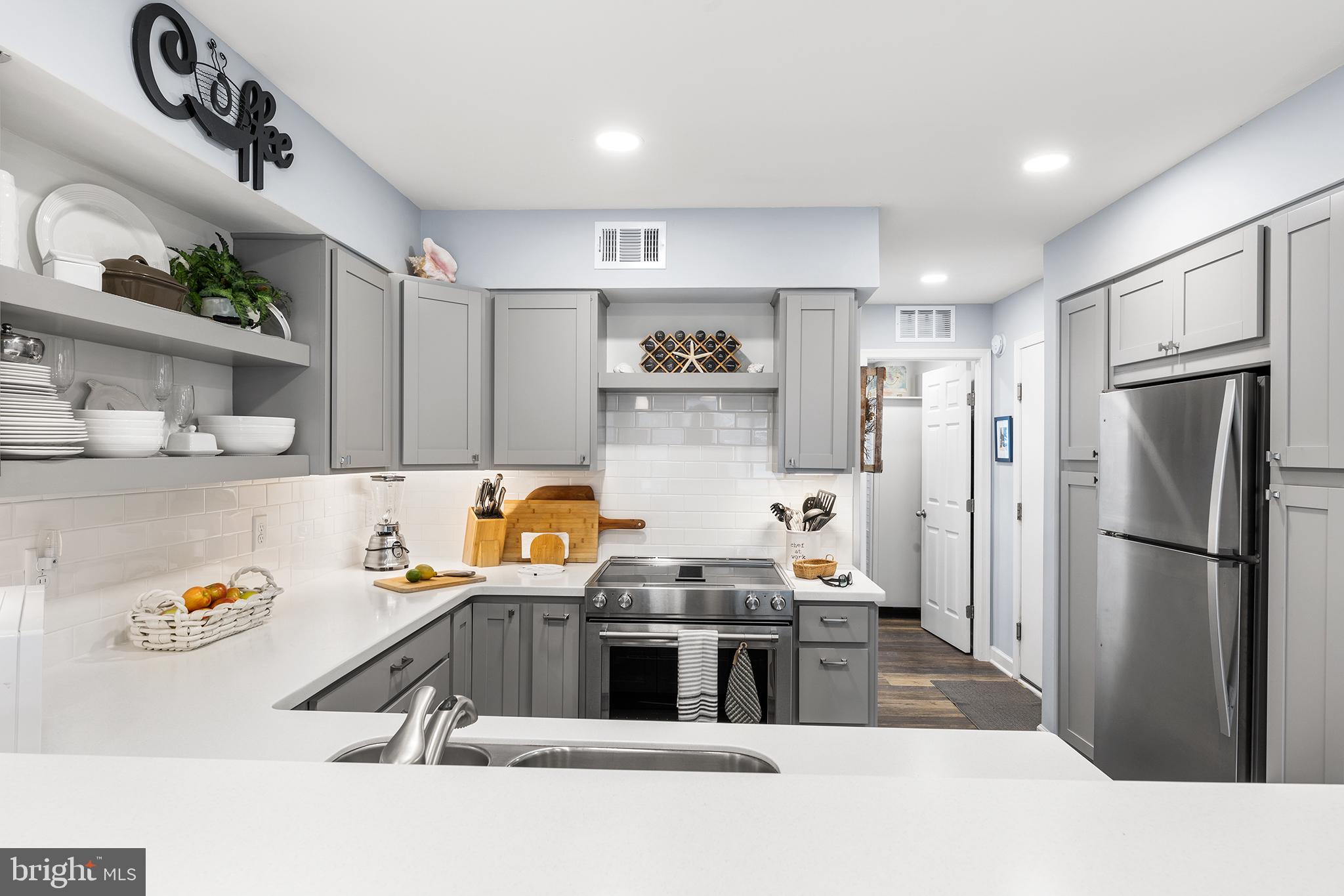 HIDDEN HARBOR - Residential