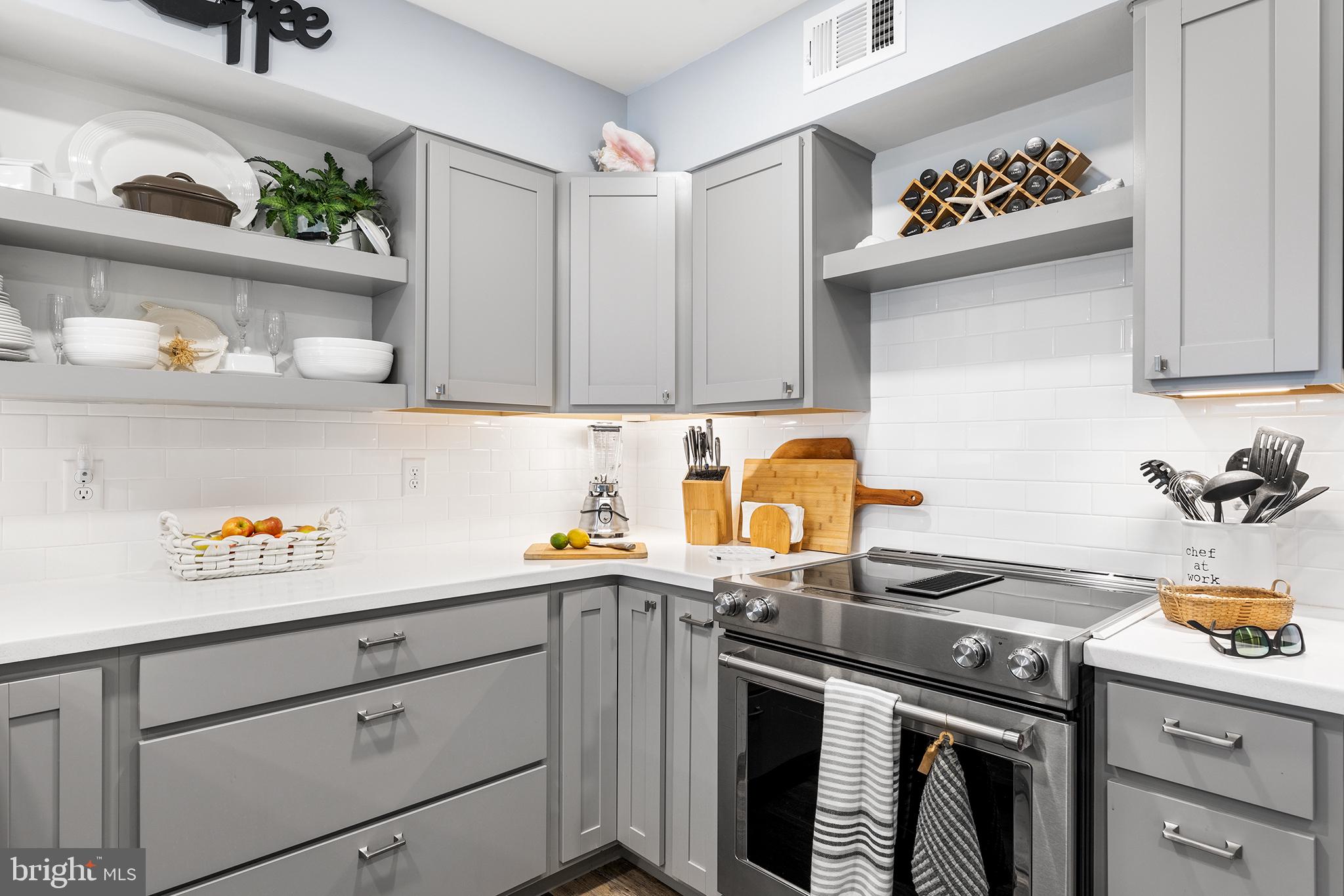 HIDDEN HARBOR - Residential