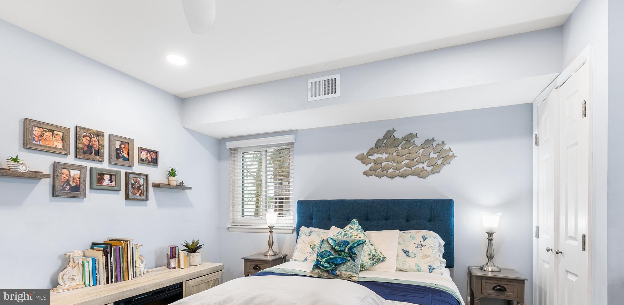 HIDDEN HARBOR - Residential