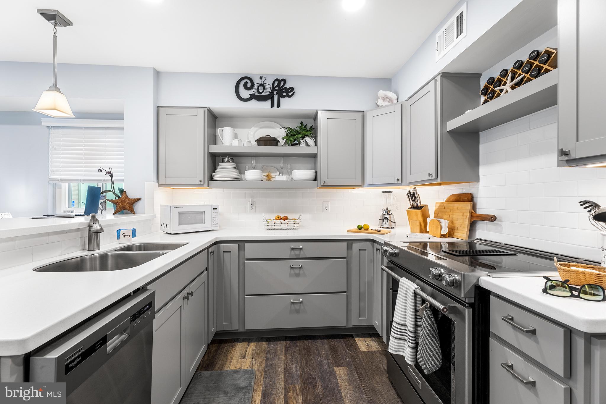 HIDDEN HARBOR - Residential