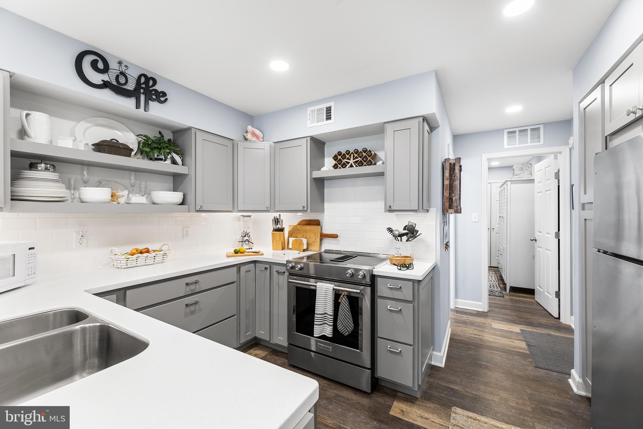 HIDDEN HARBOR - Residential