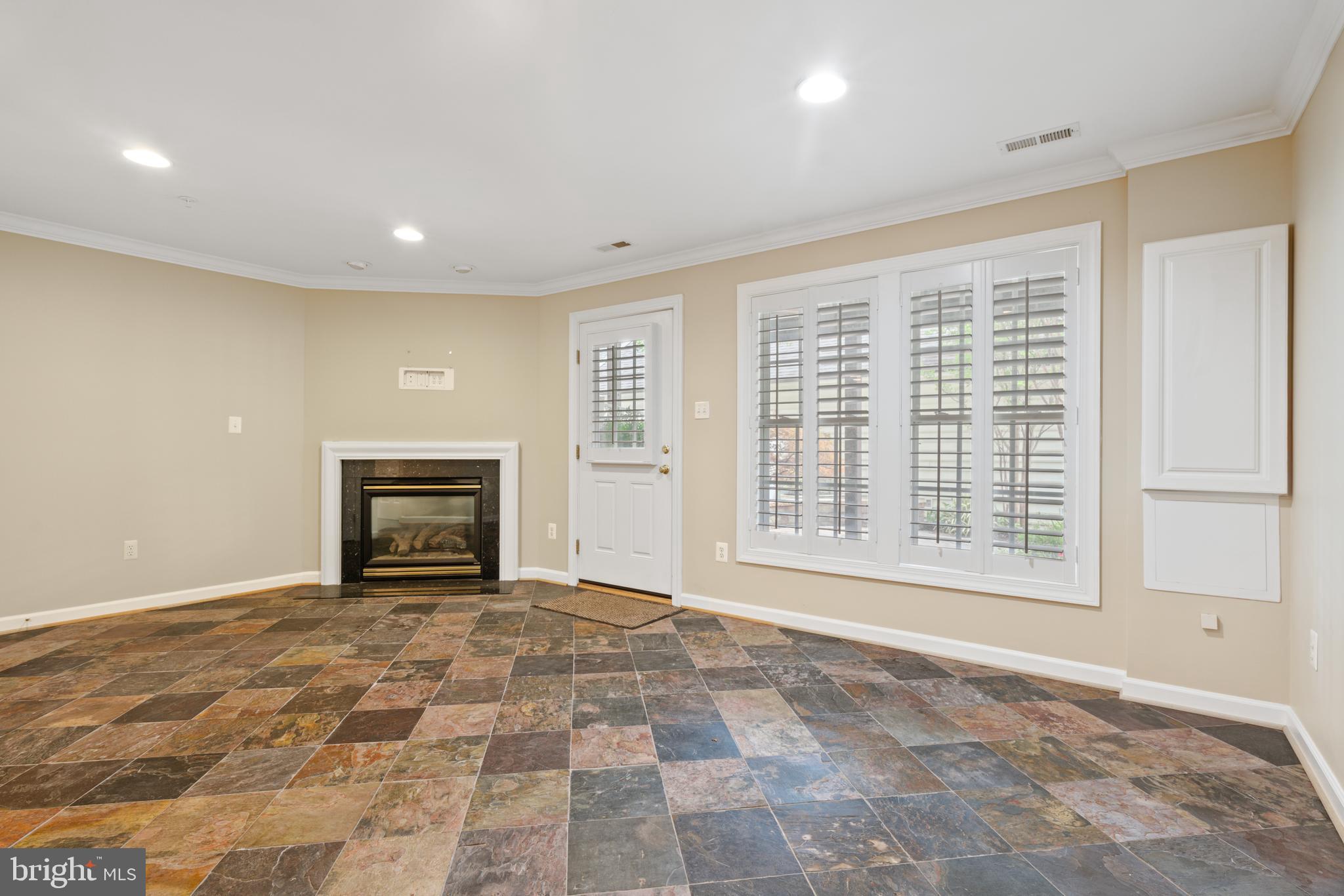 LAKELANDS - Residential