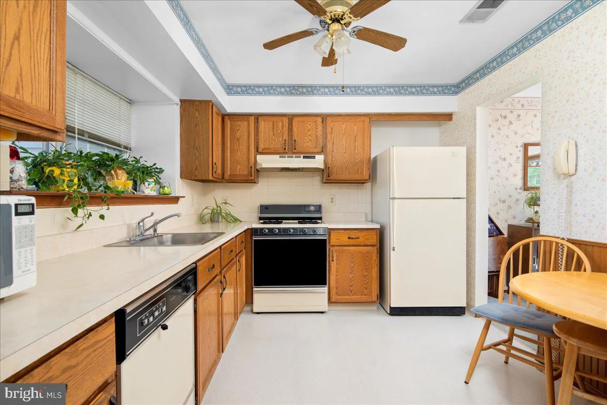 Bordentown, New Jersey 08505, United States, 2 Bedrooms Bedrooms, ,2 BathroomsBathrooms,Residential,Contingent,133702