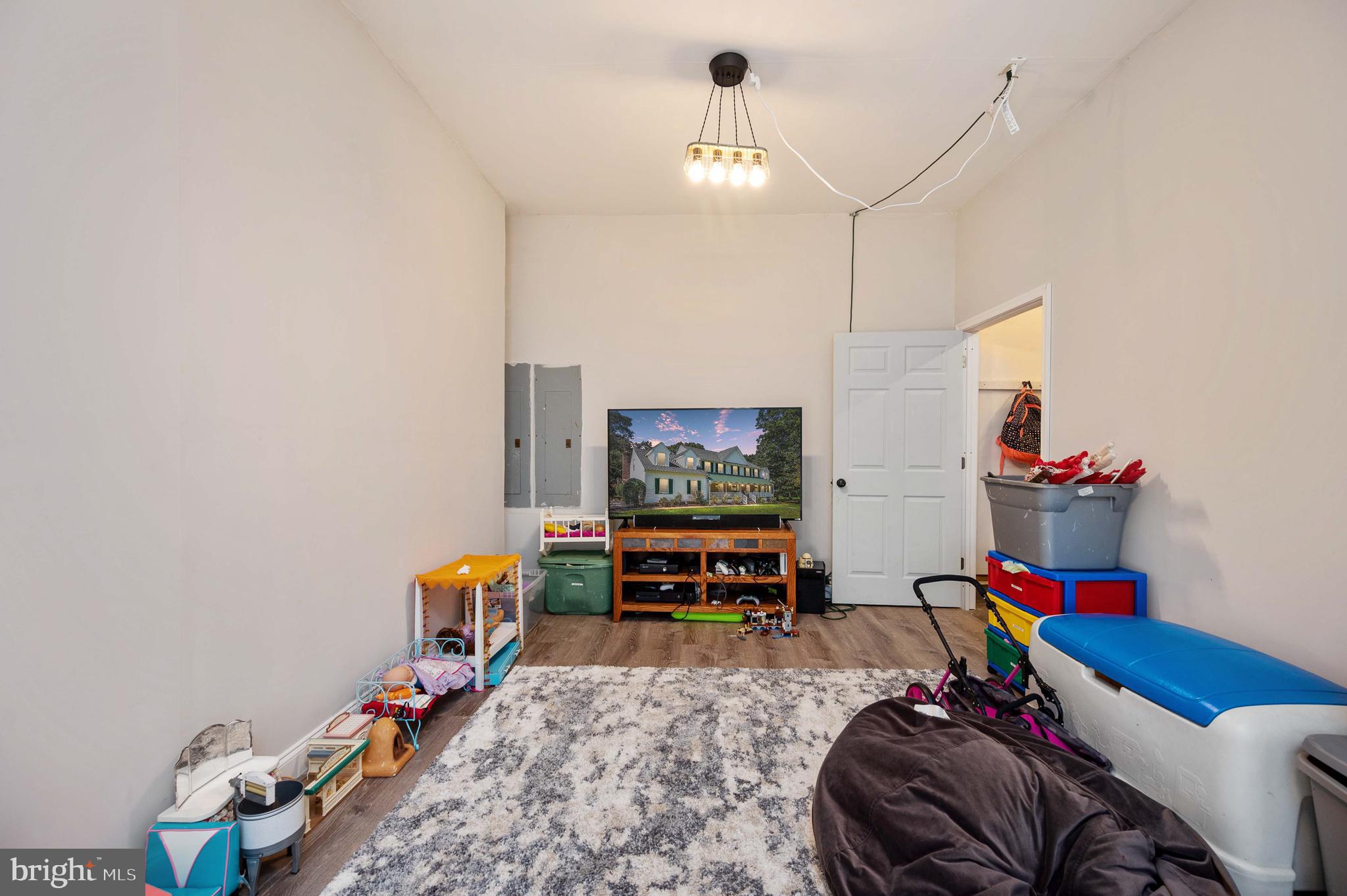 FOX CHASE - Residential