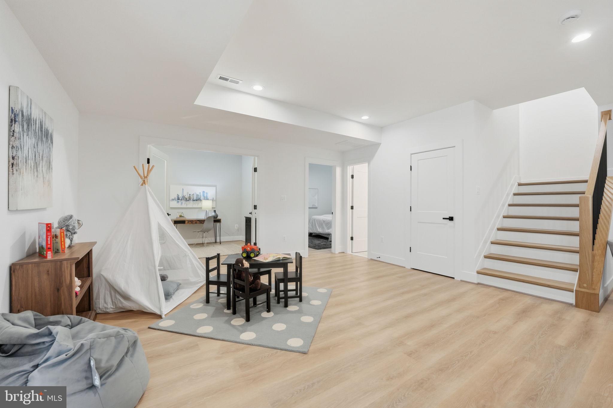 ANNALEE HEIGHTS - Residential