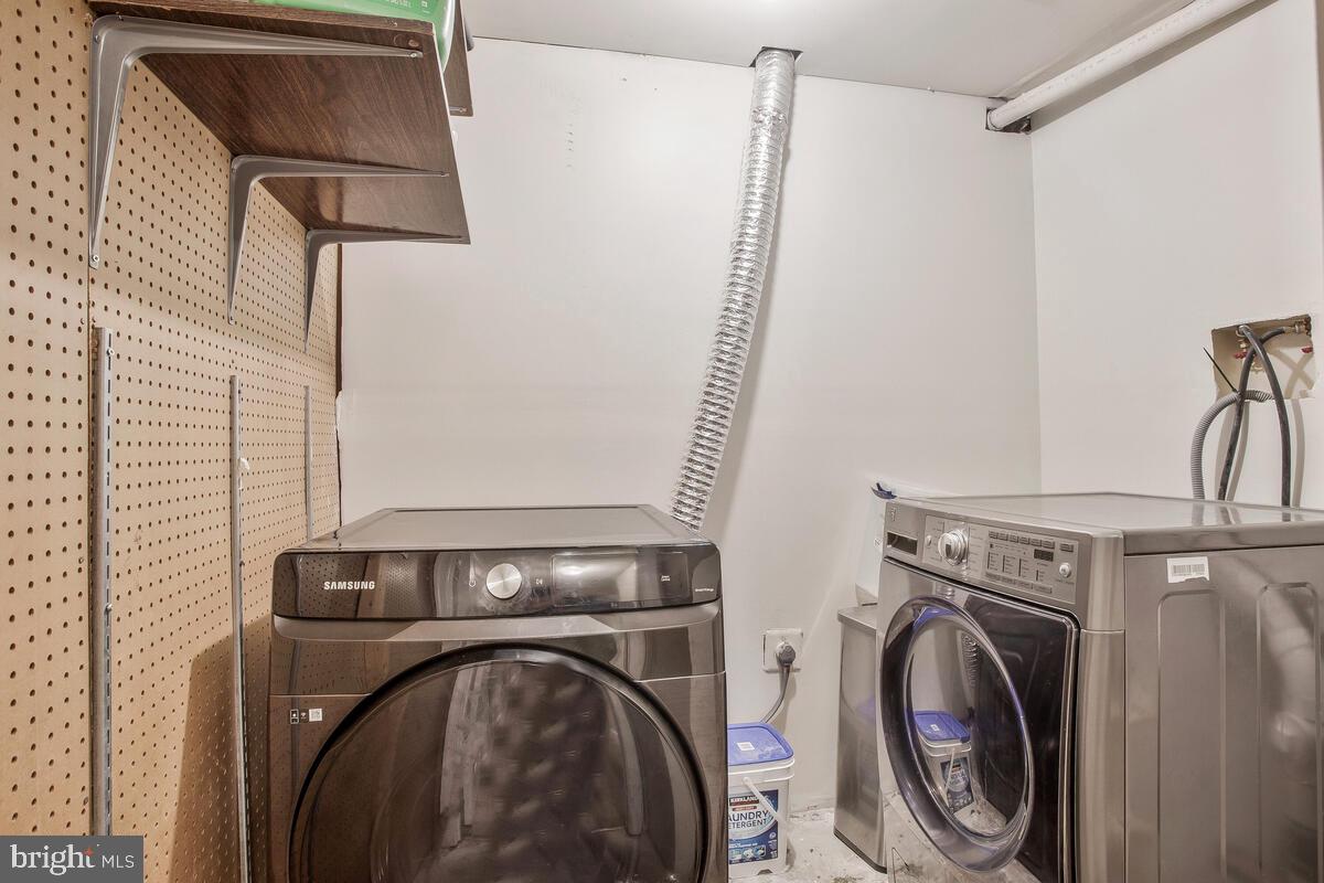 WOODVIEW VILLAGE - Residential Lease