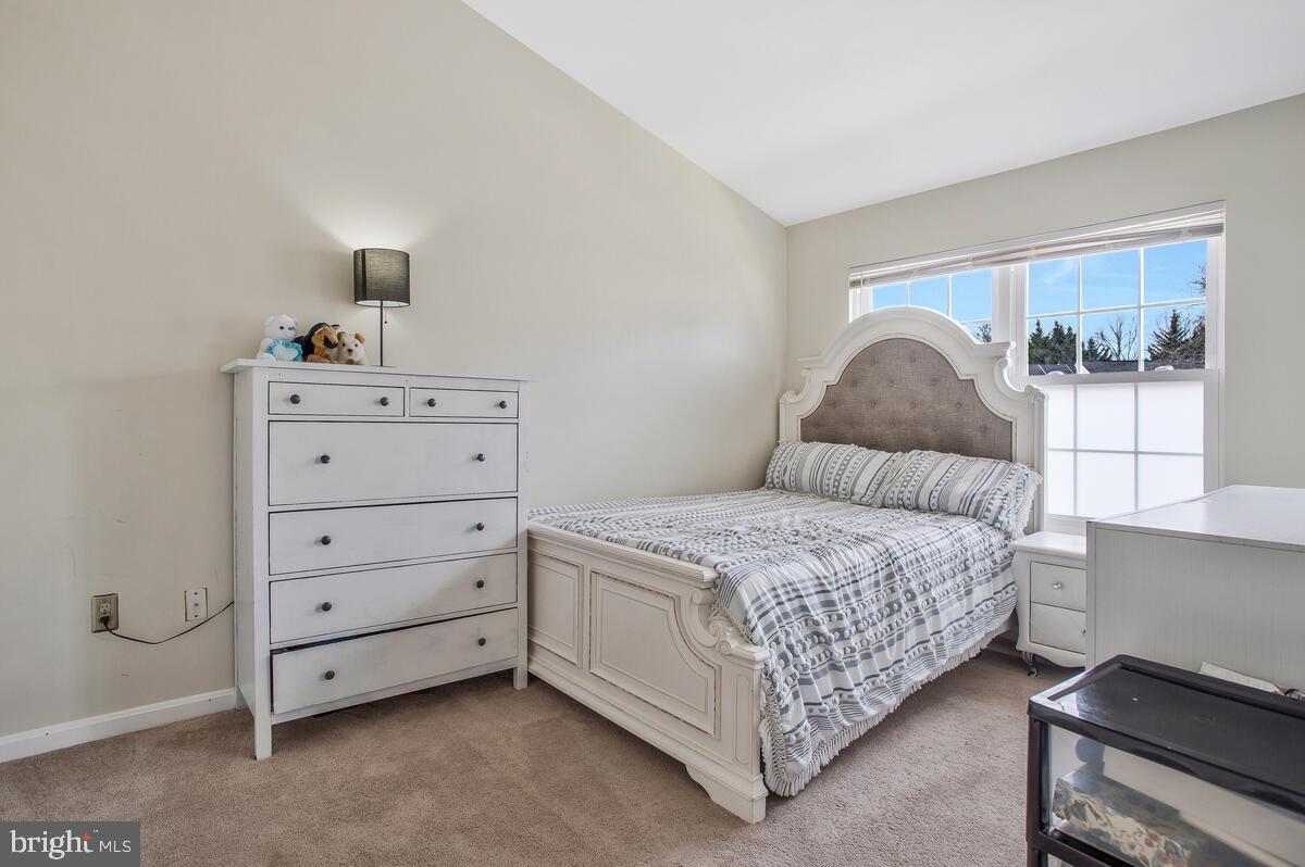 WOODVIEW VILLAGE - Residential Lease