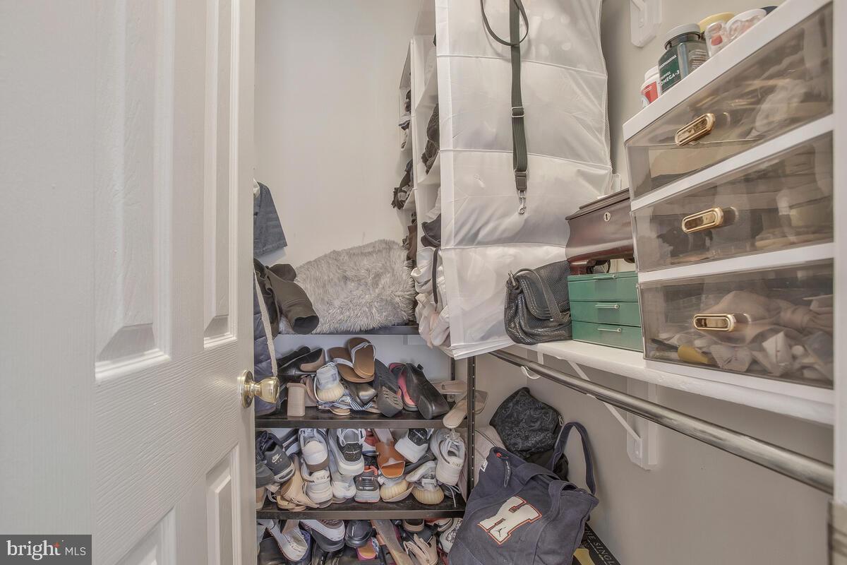 WOODVIEW VILLAGE - Residential Lease