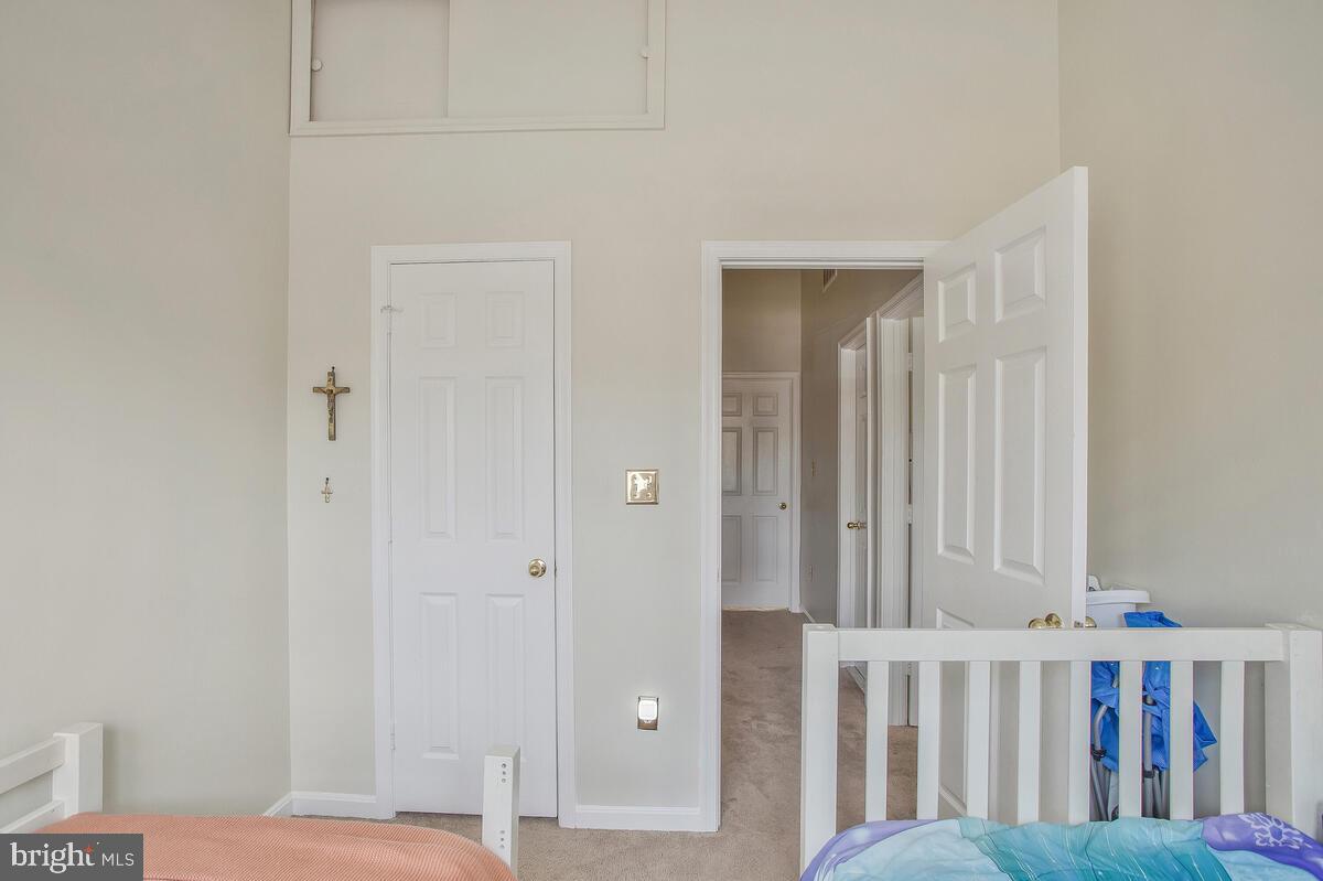 WOODVIEW VILLAGE - Residential Lease