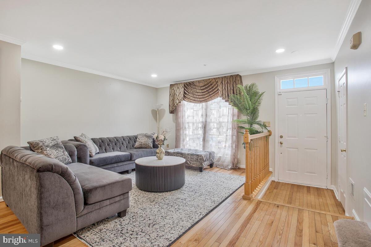 WOODVIEW VILLAGE - Residential Lease